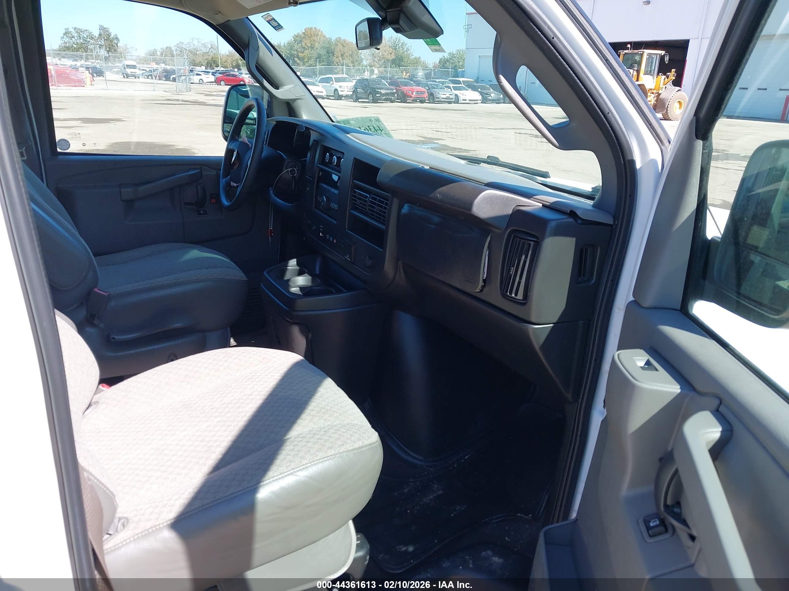 CHEVROLET EXPRESS image 5