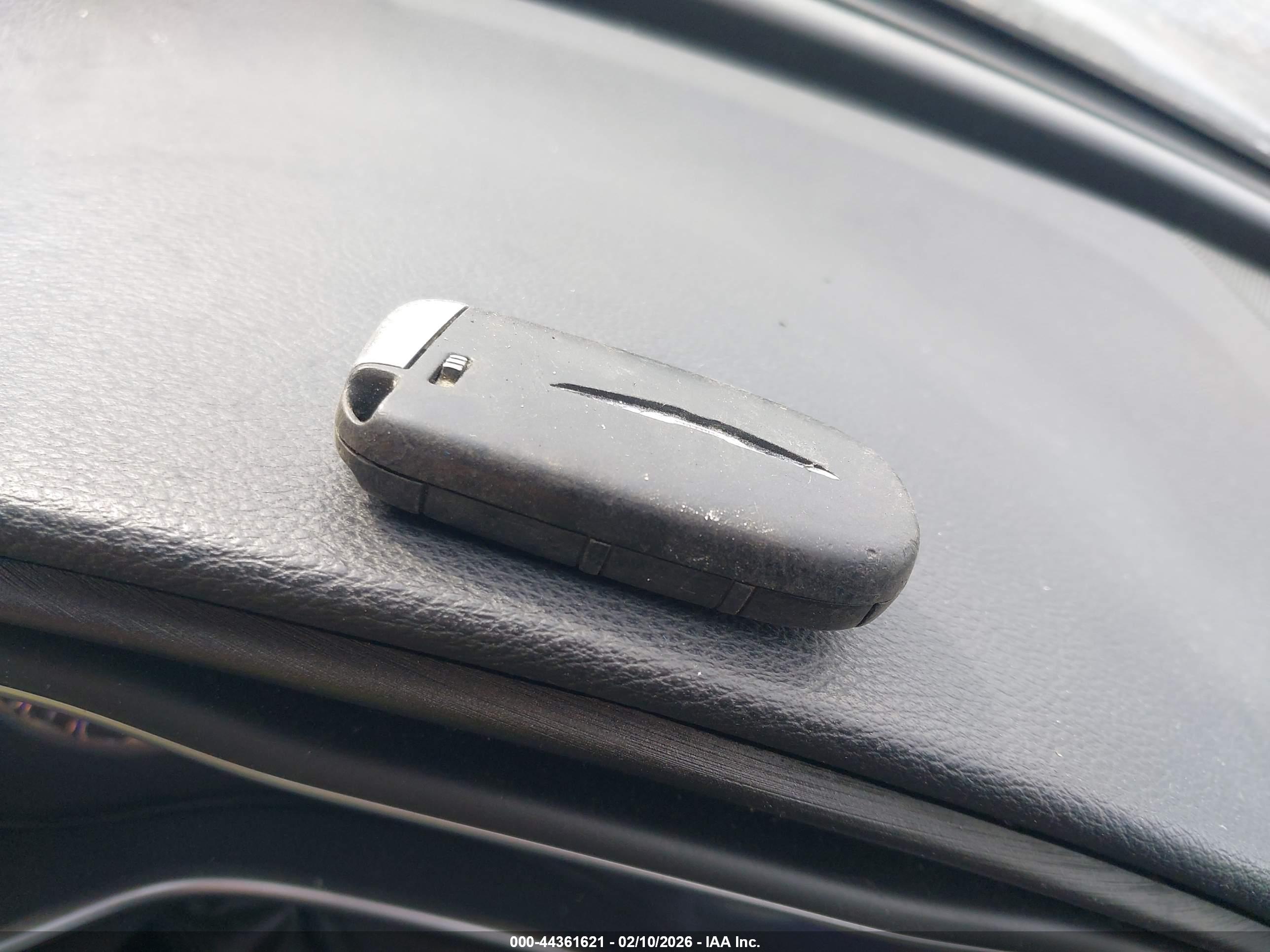 CHRYSLER 200 image 11