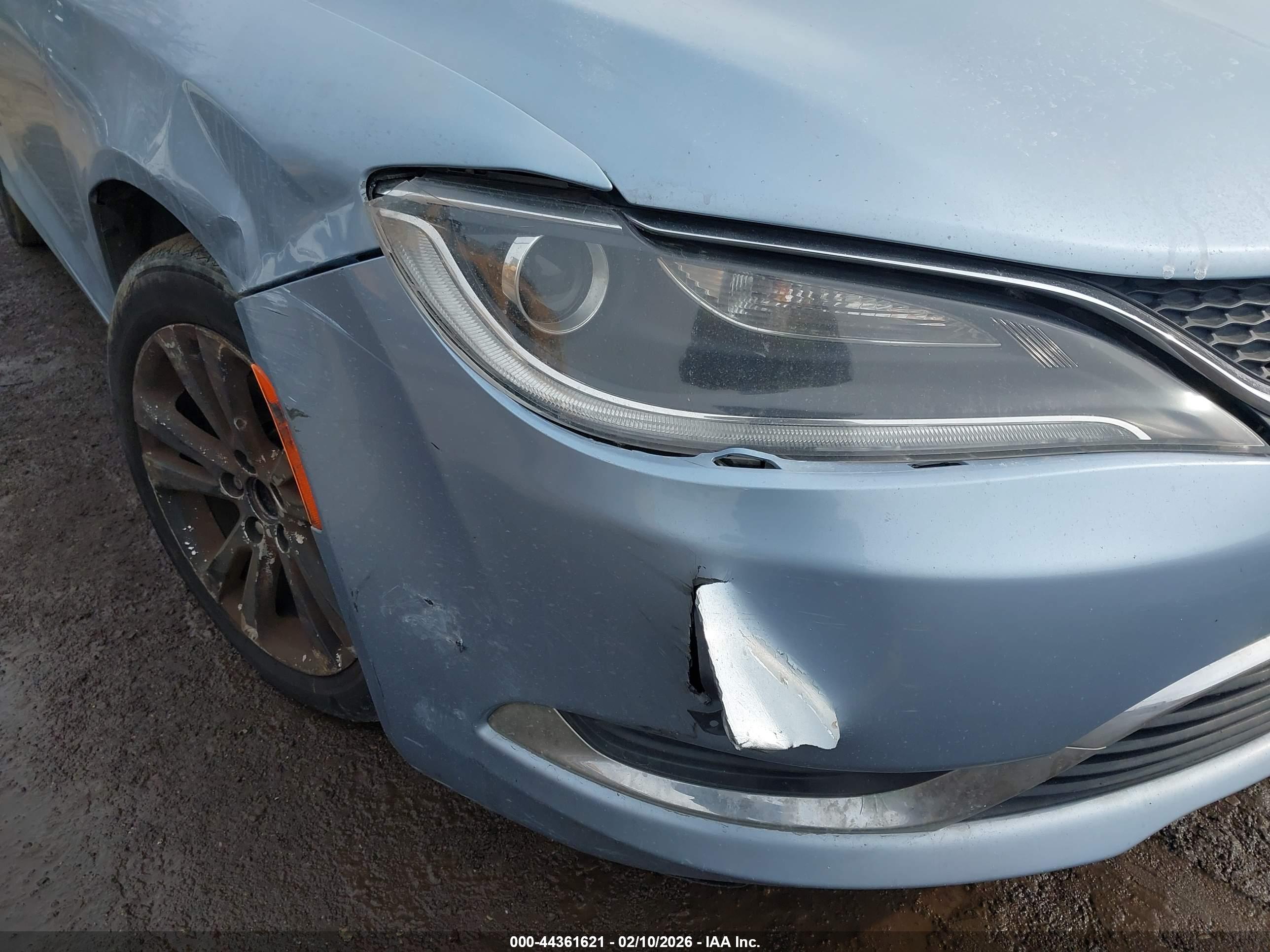 CHRYSLER 200 image 6