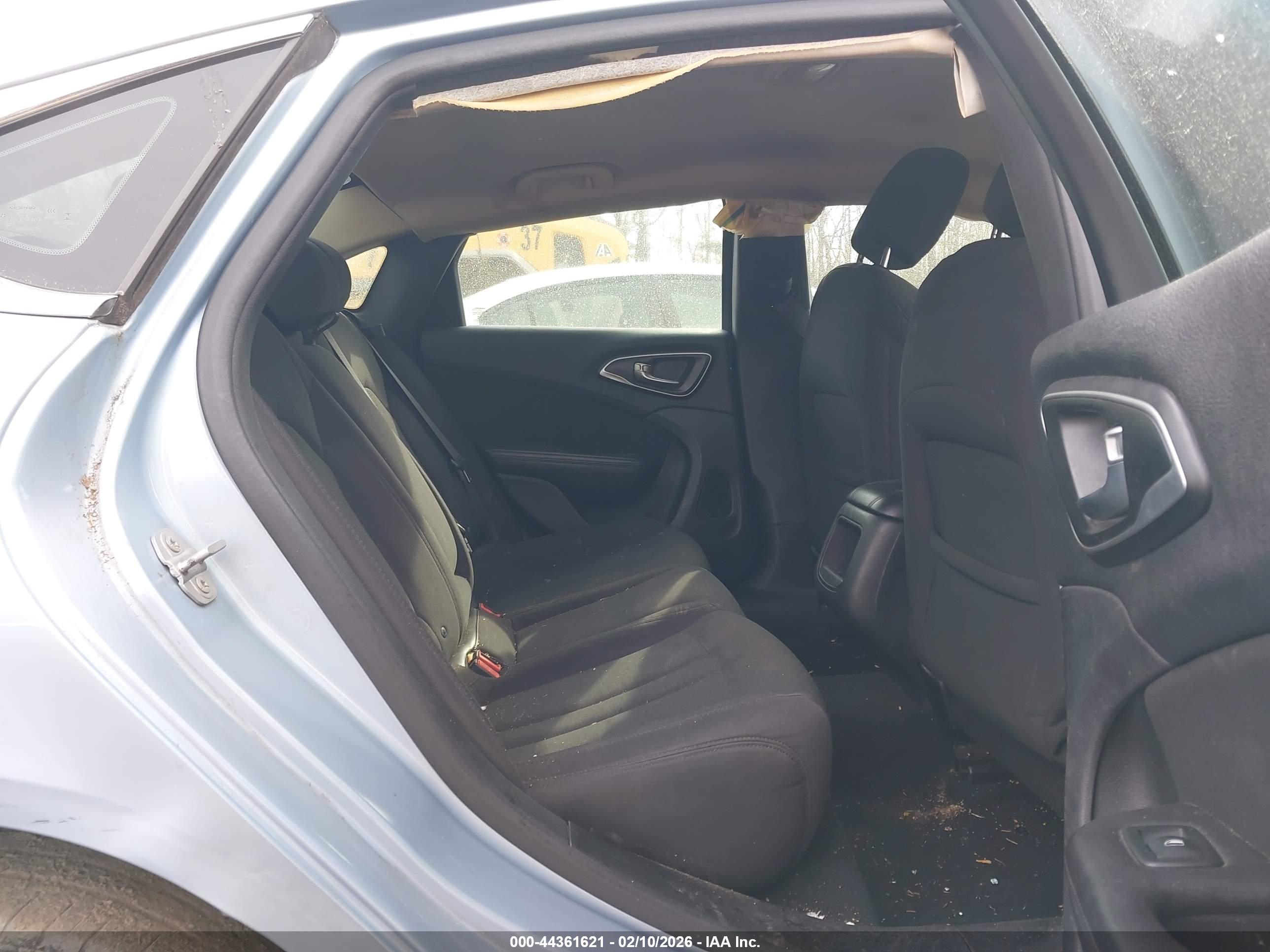 CHRYSLER 200 image 8
