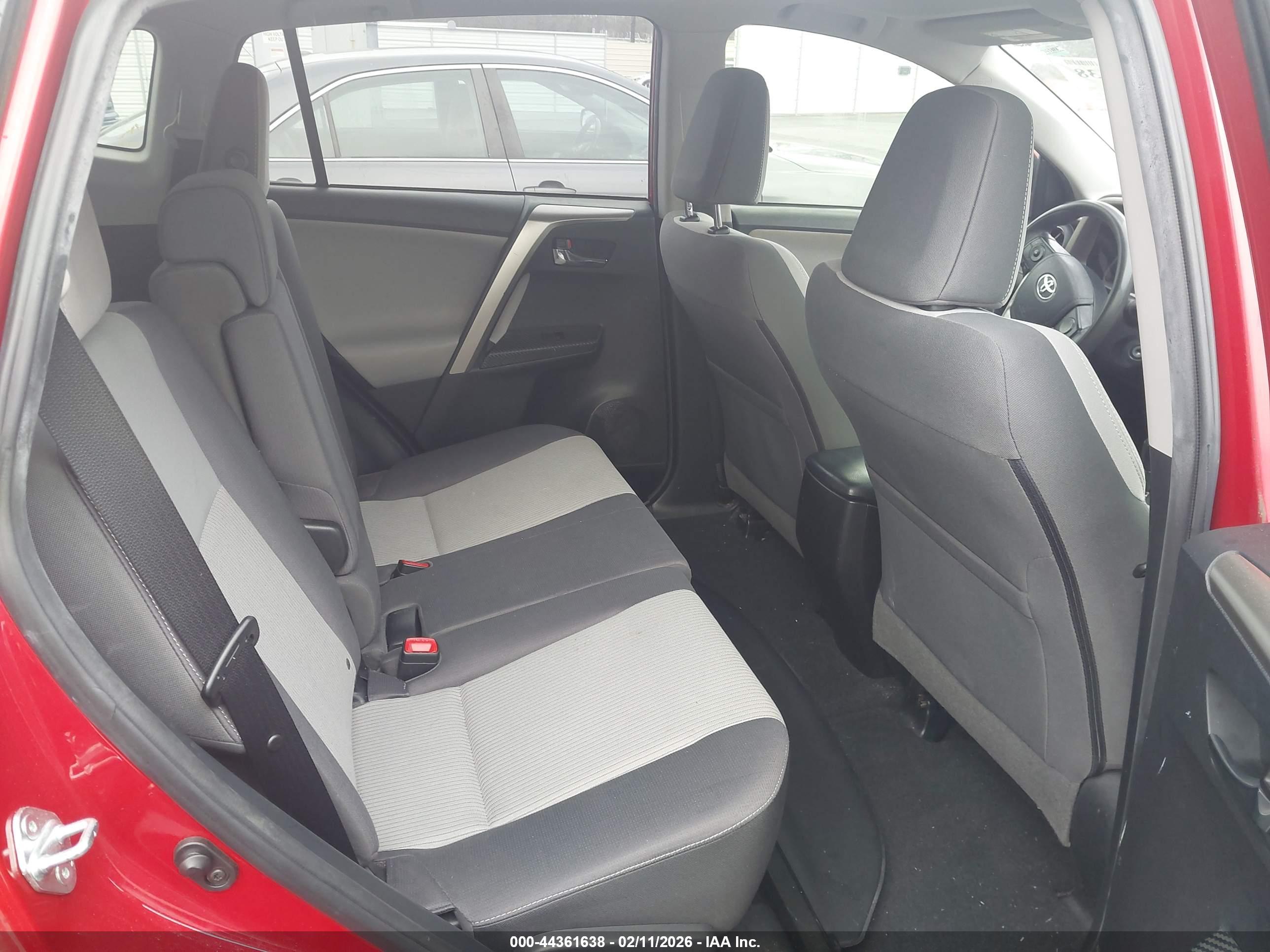 TOYOTA RAV4 image 8