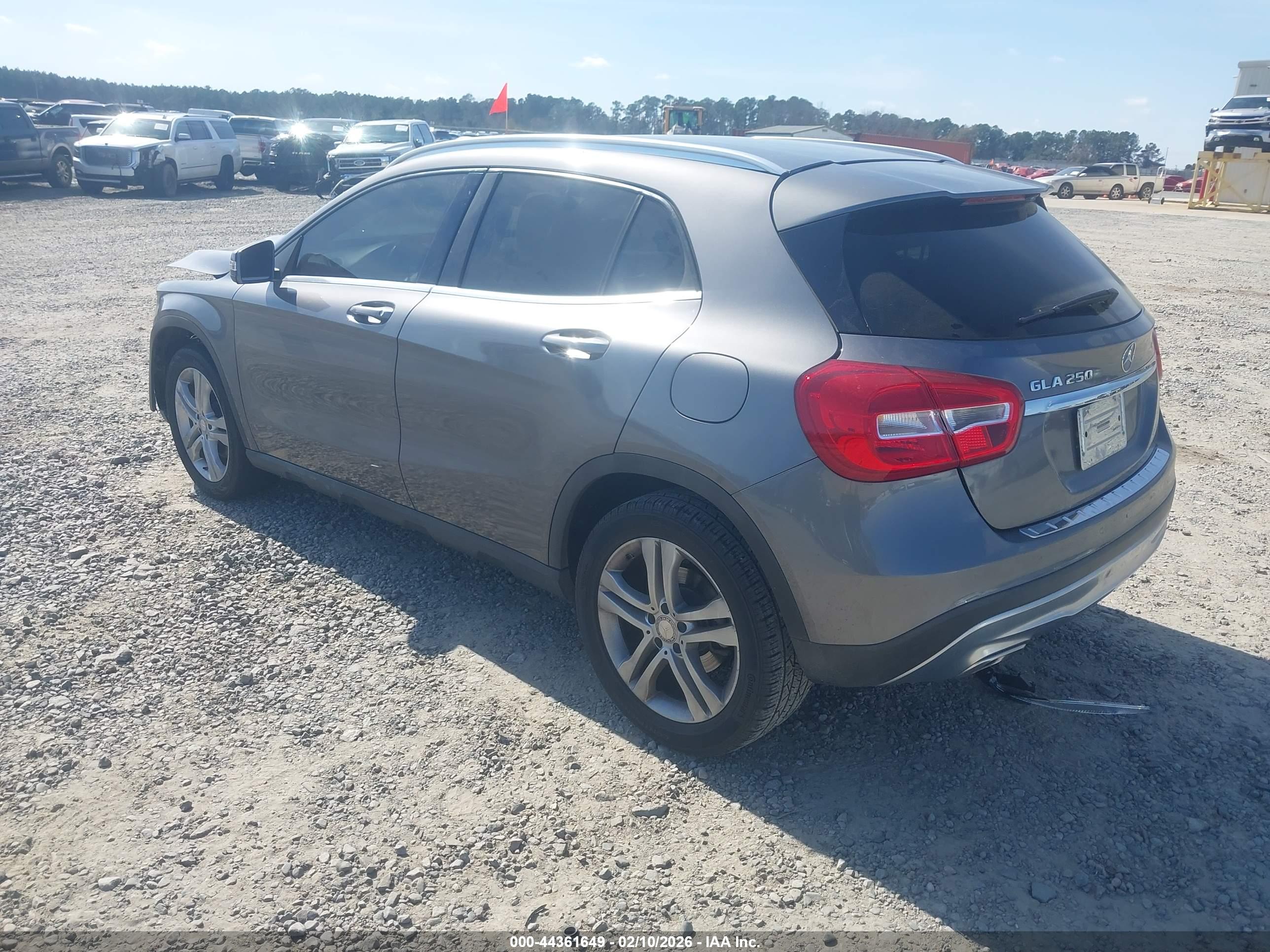 MERCEDES-BENZ GLA image 3
