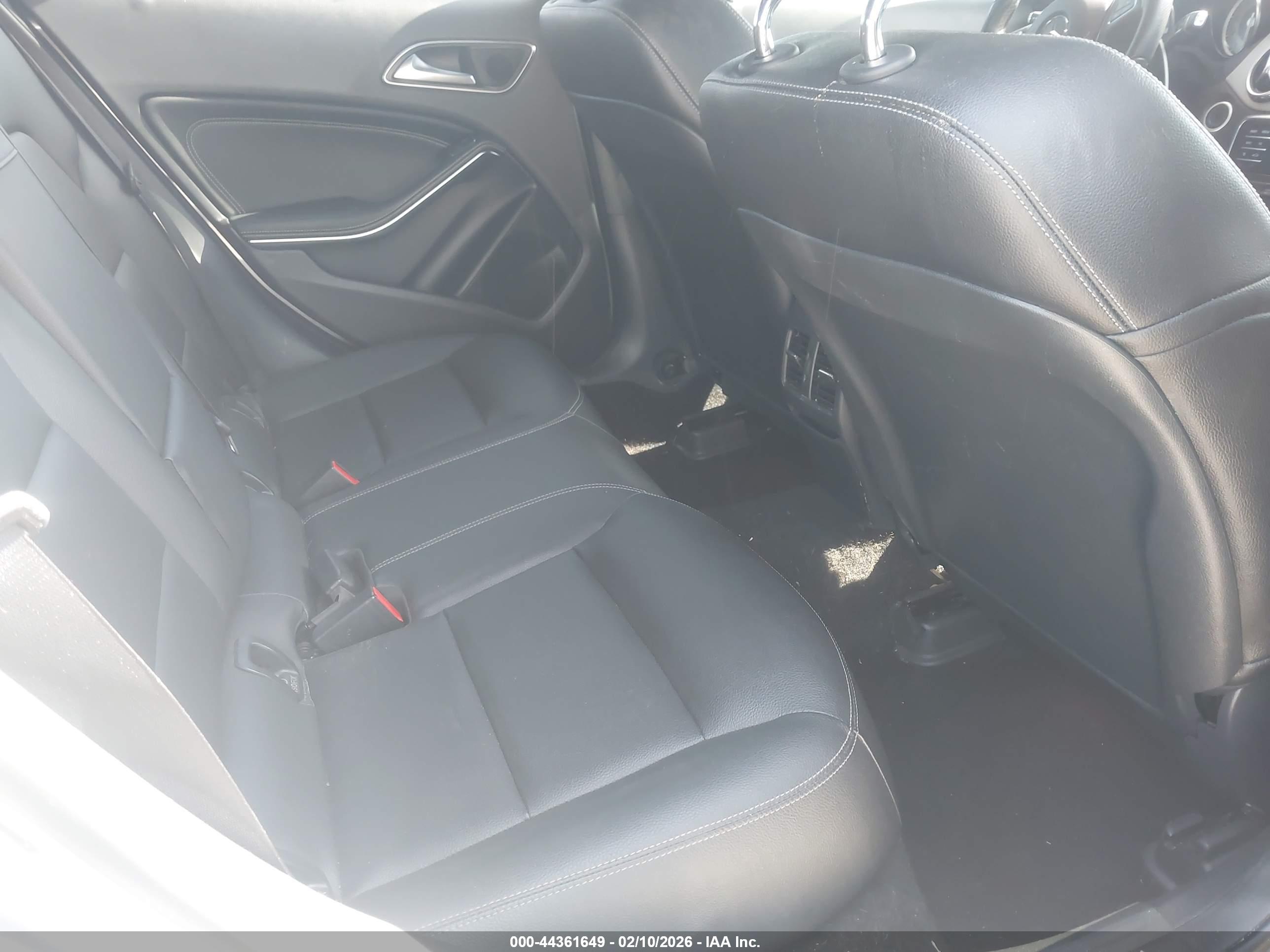 MERCEDES-BENZ GLA image 8