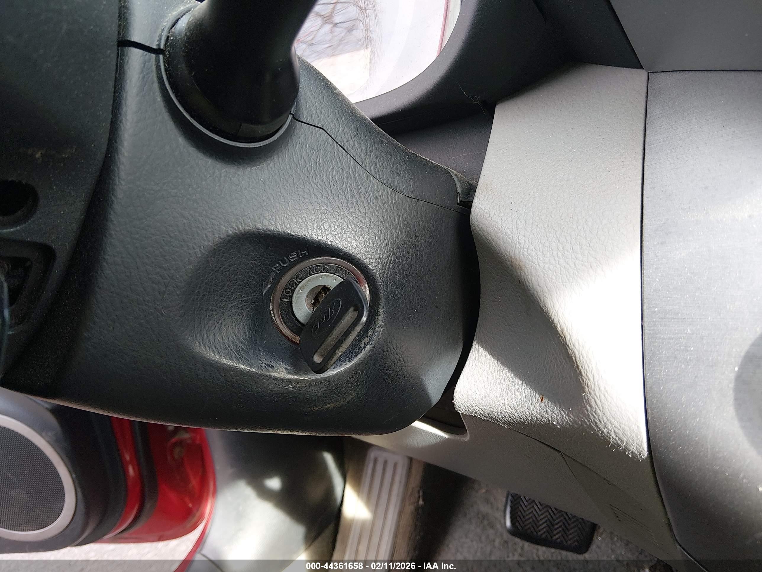 TOYOTA RAV4 image 11