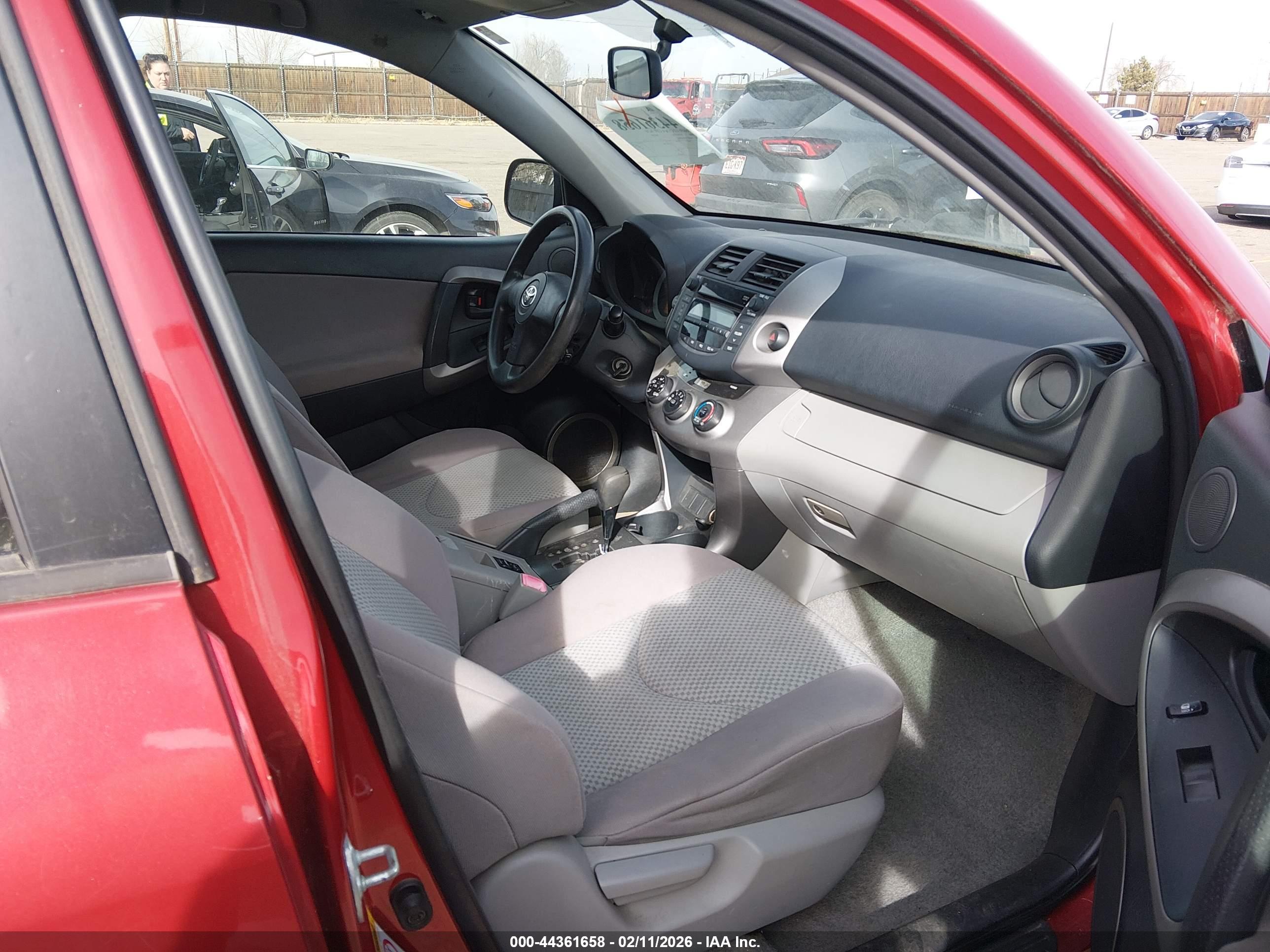 TOYOTA RAV4 image 5