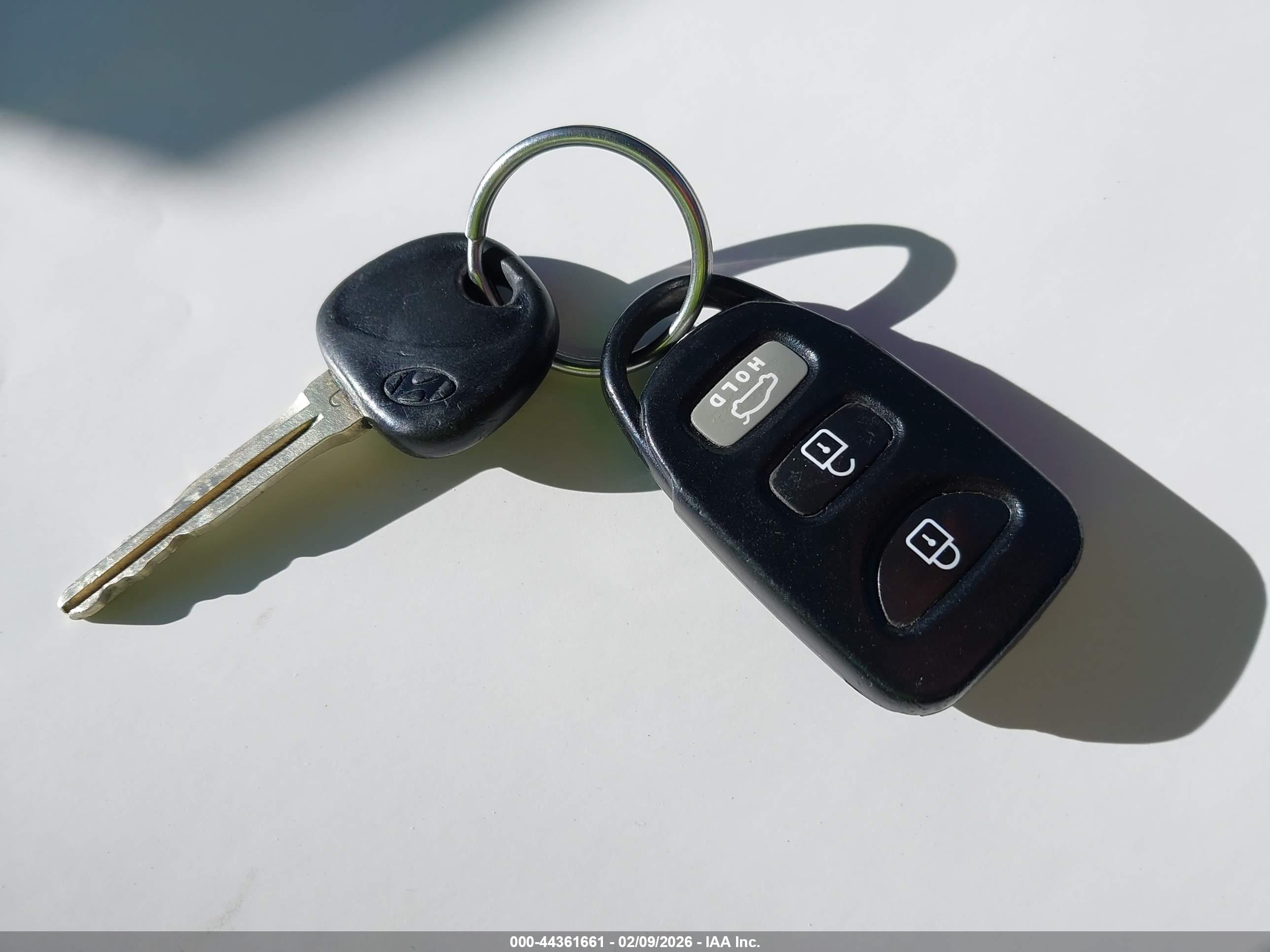 HYUNDAI ELANTRA image 11