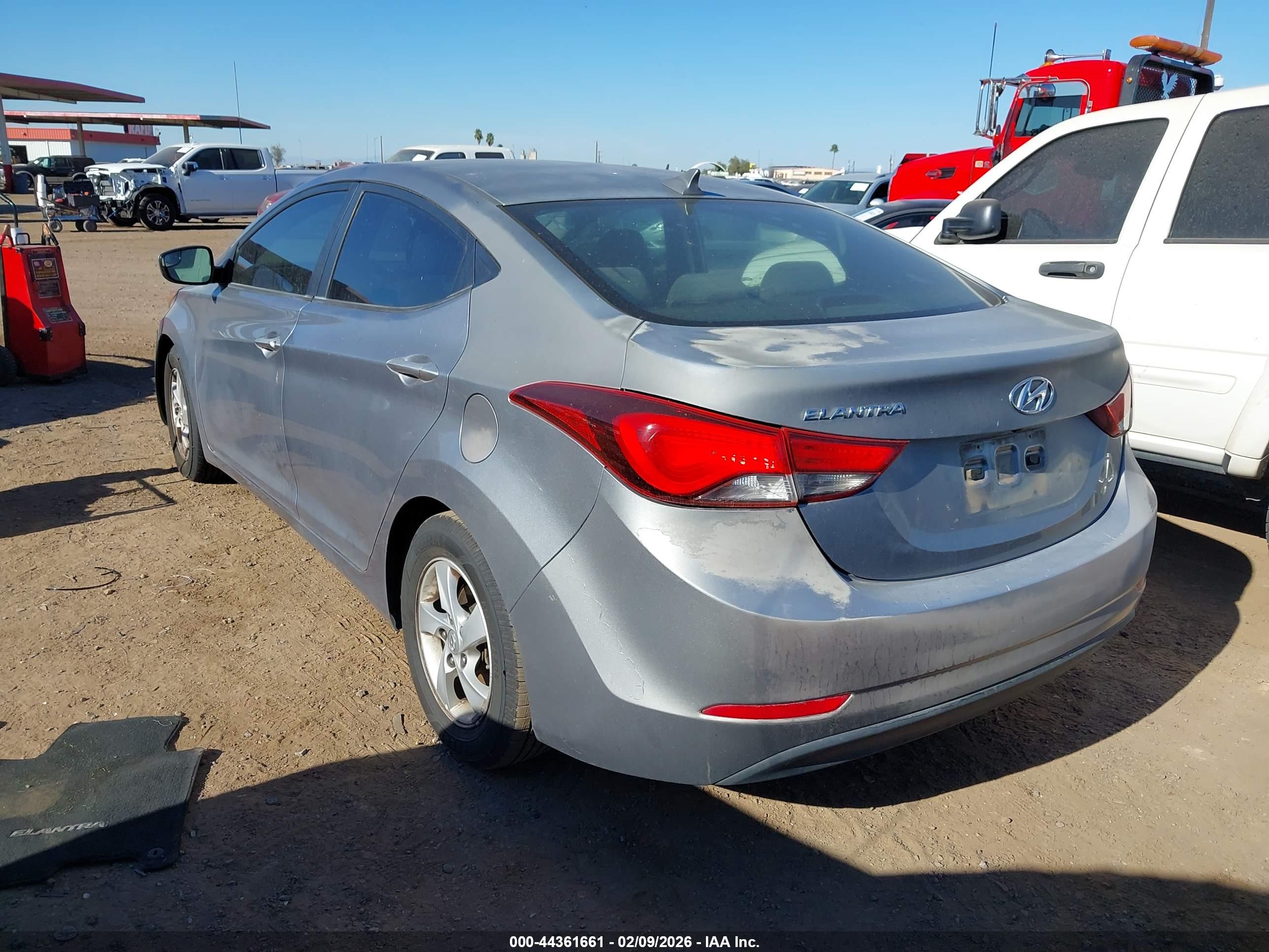HYUNDAI ELANTRA image 3