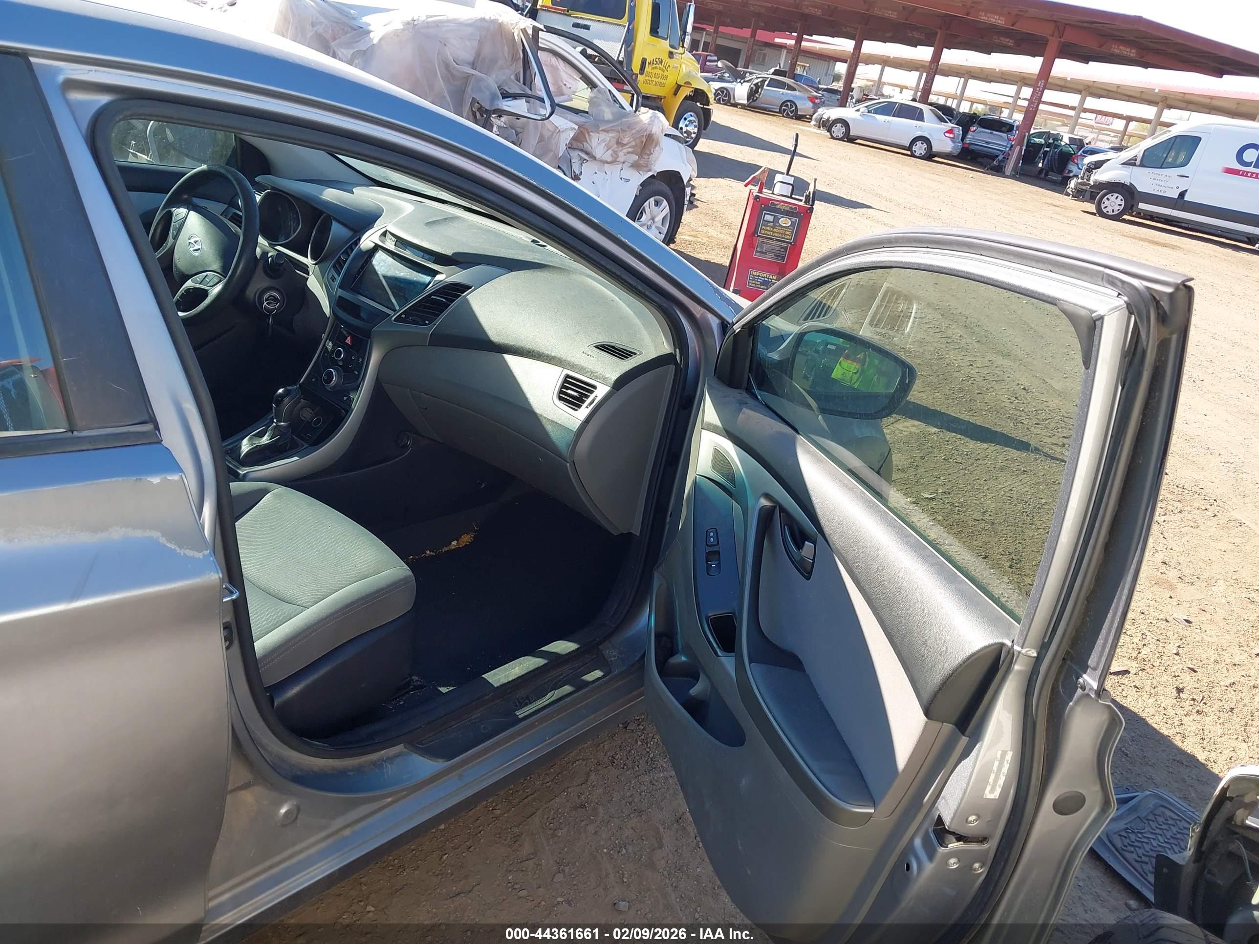 HYUNDAI ELANTRA image 5