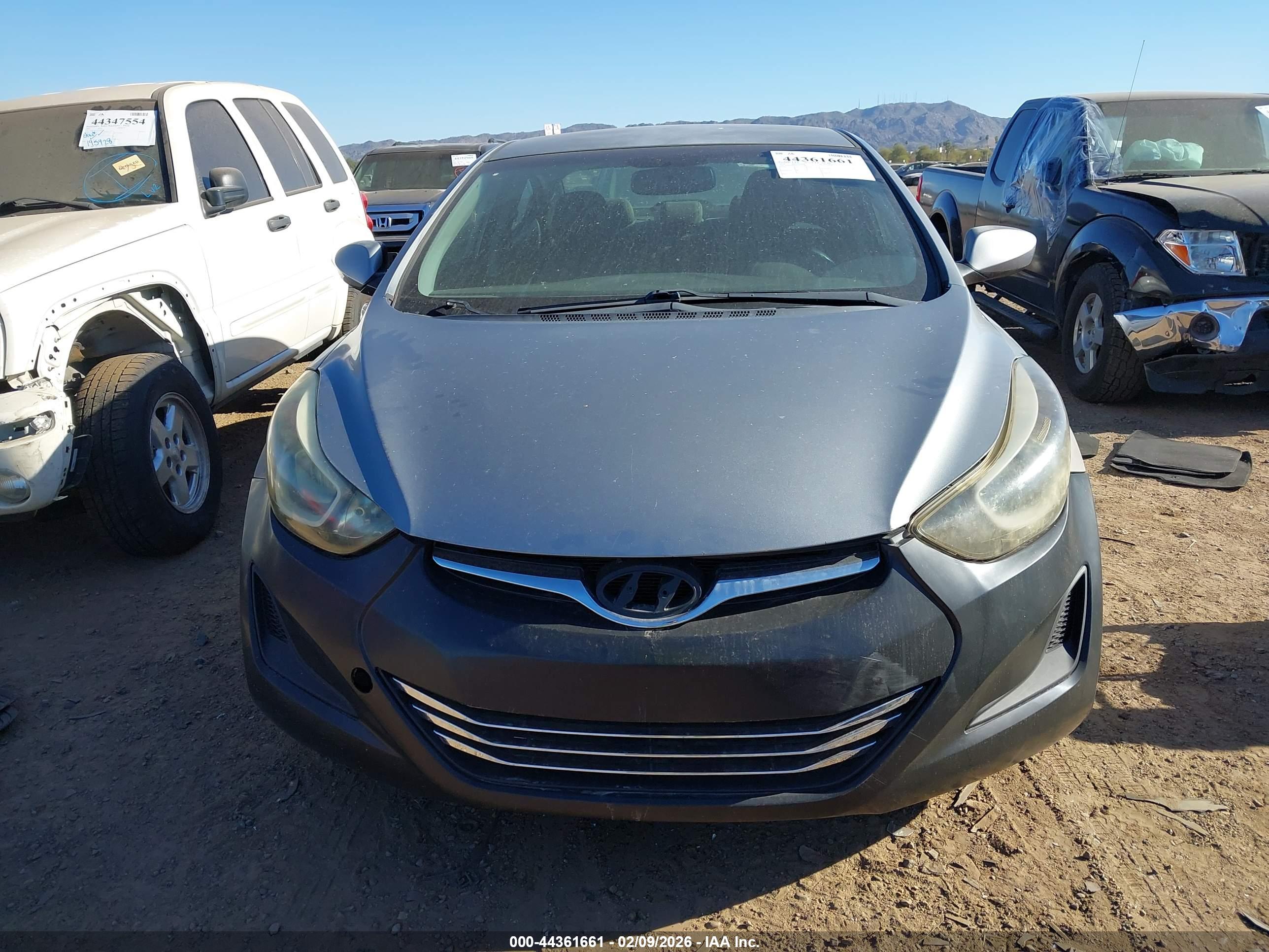 HYUNDAI ELANTRA image 6