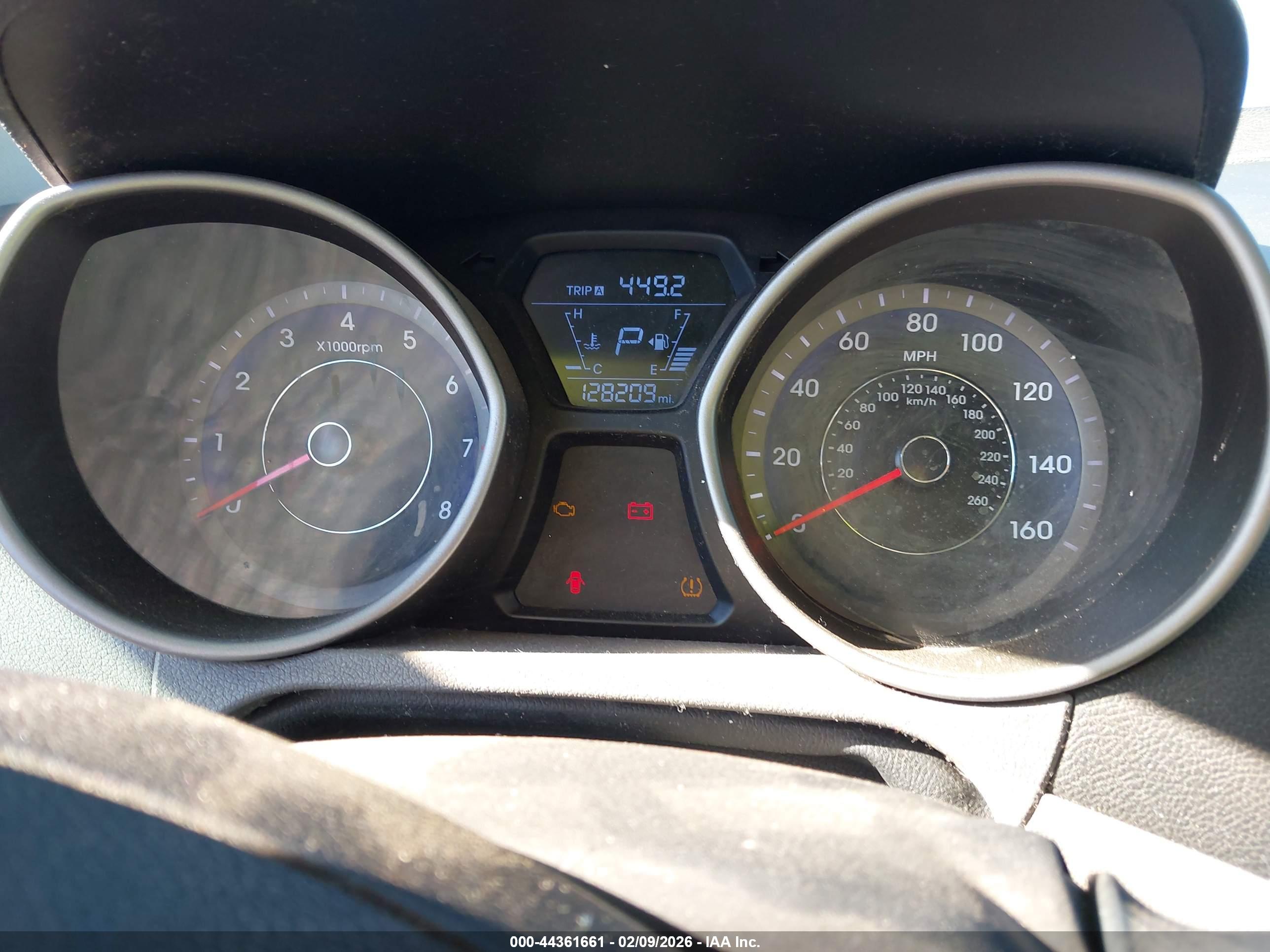 HYUNDAI ELANTRA image 7