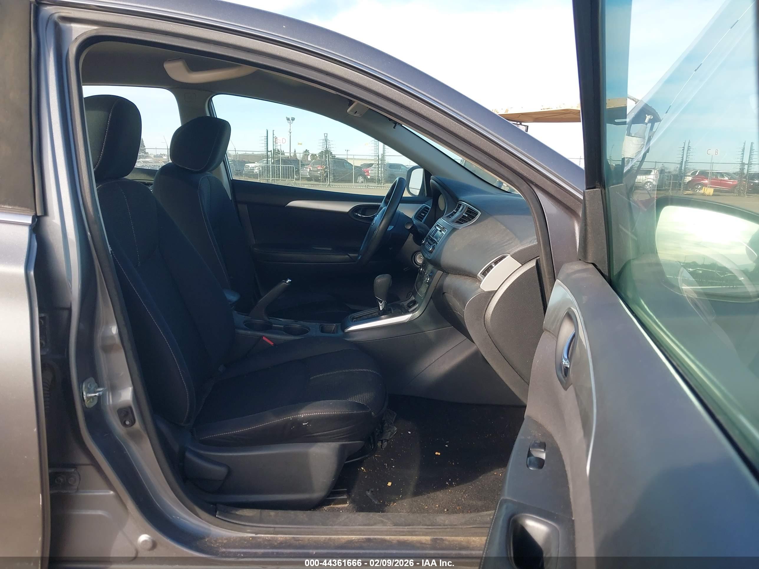 NISSAN SENTRA image 5
