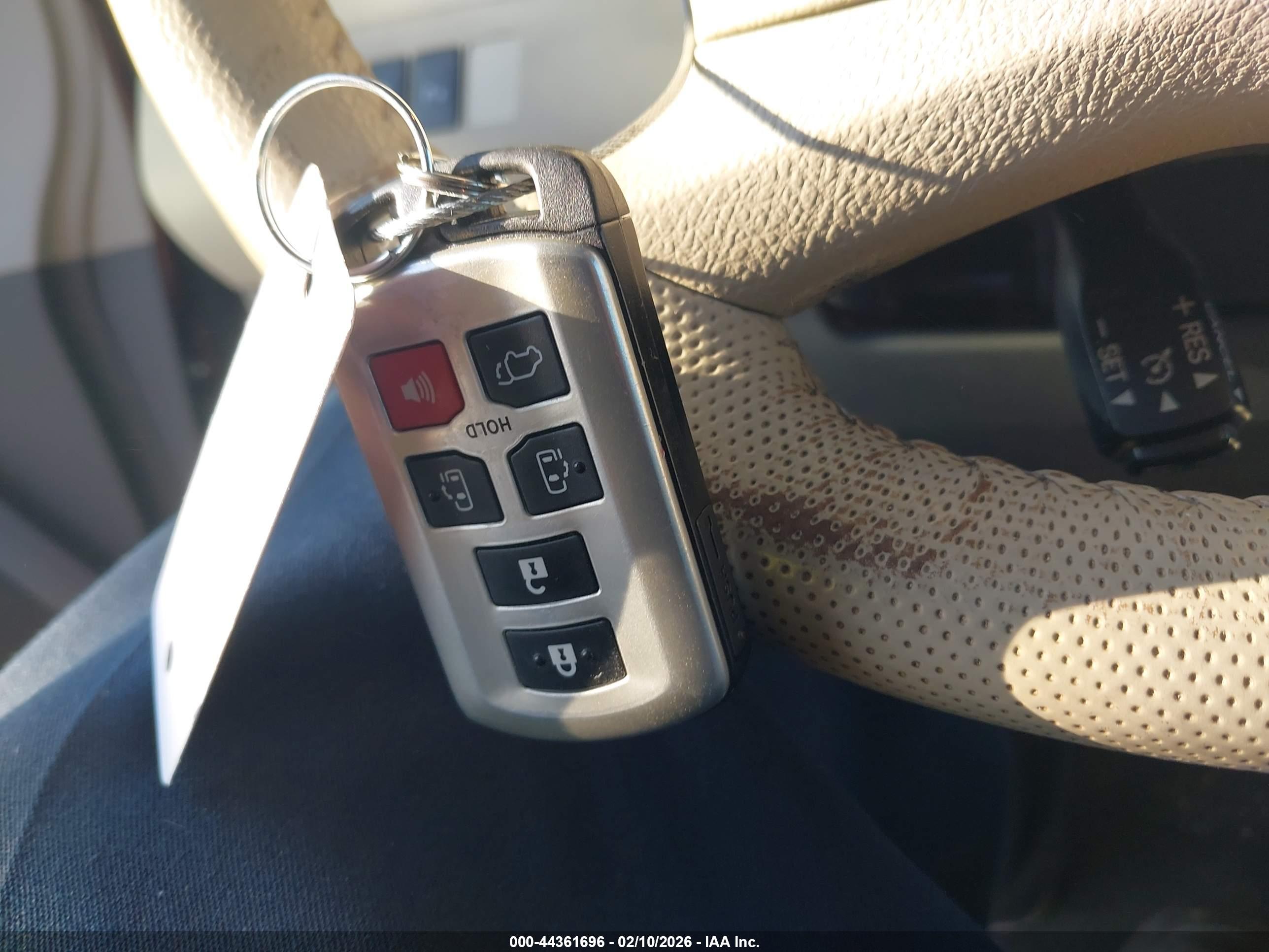 TOYOTA SIENNA image 11