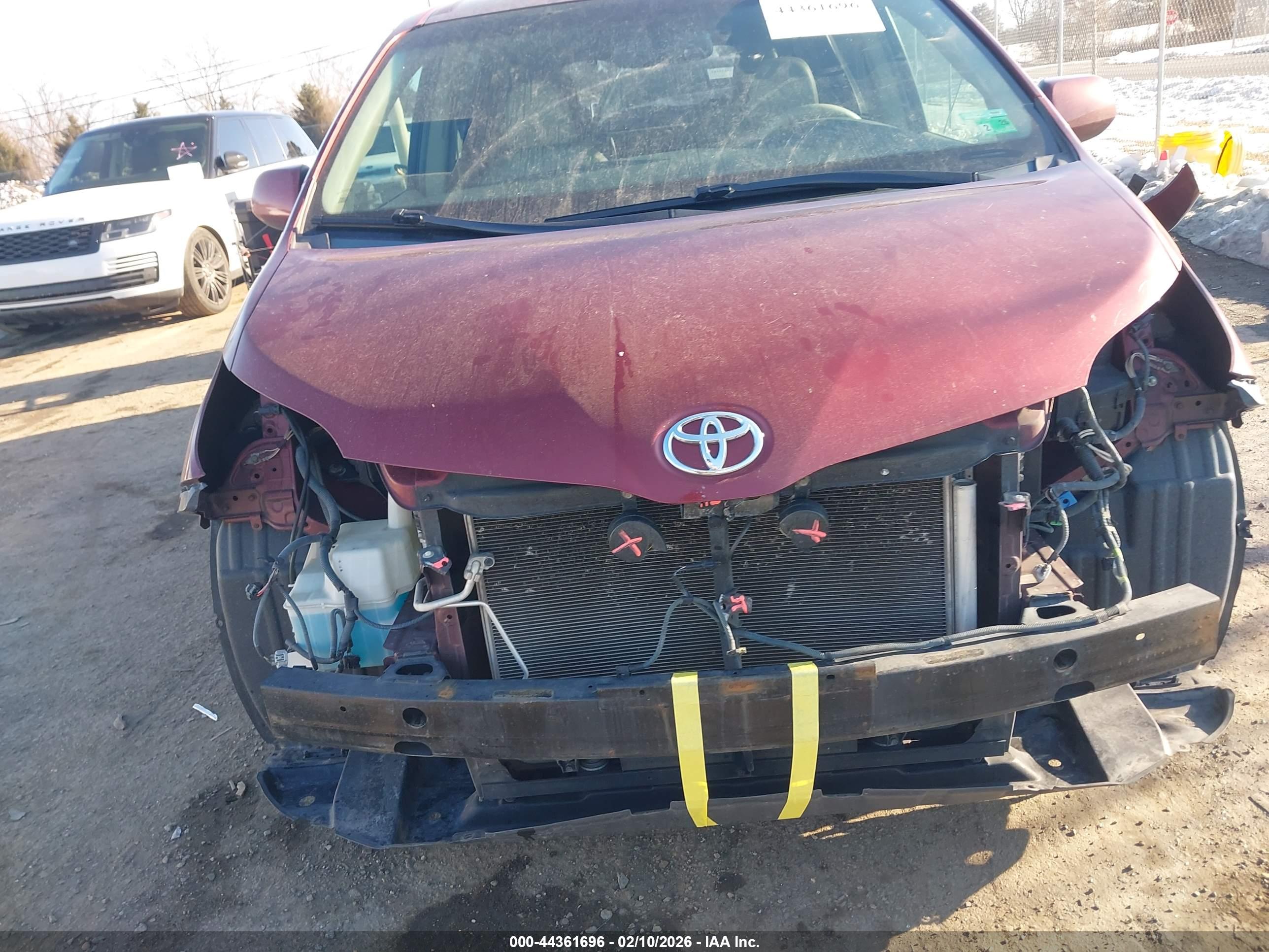 TOYOTA SIENNA image 6
