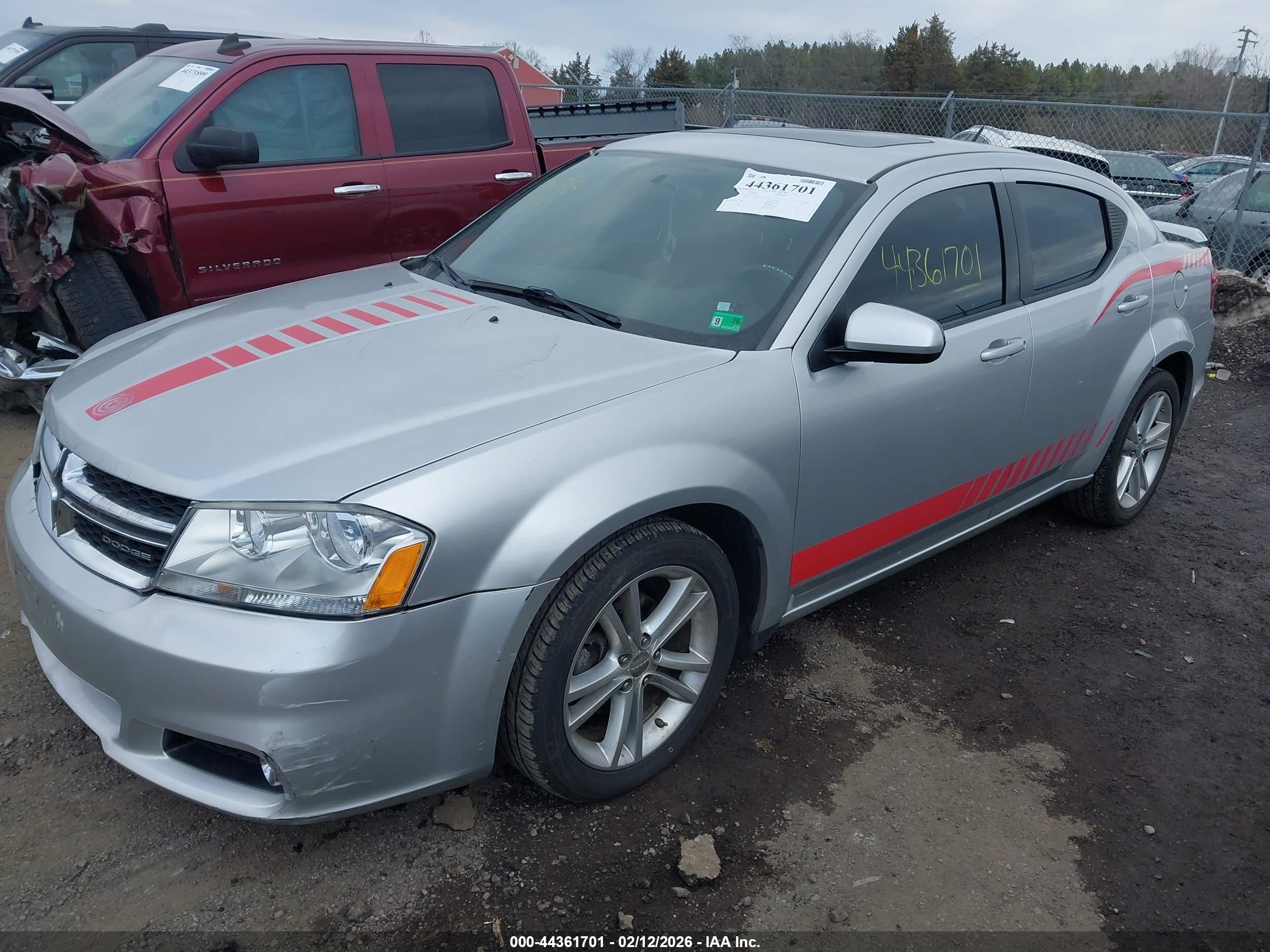DODGE AVENGER image 2
