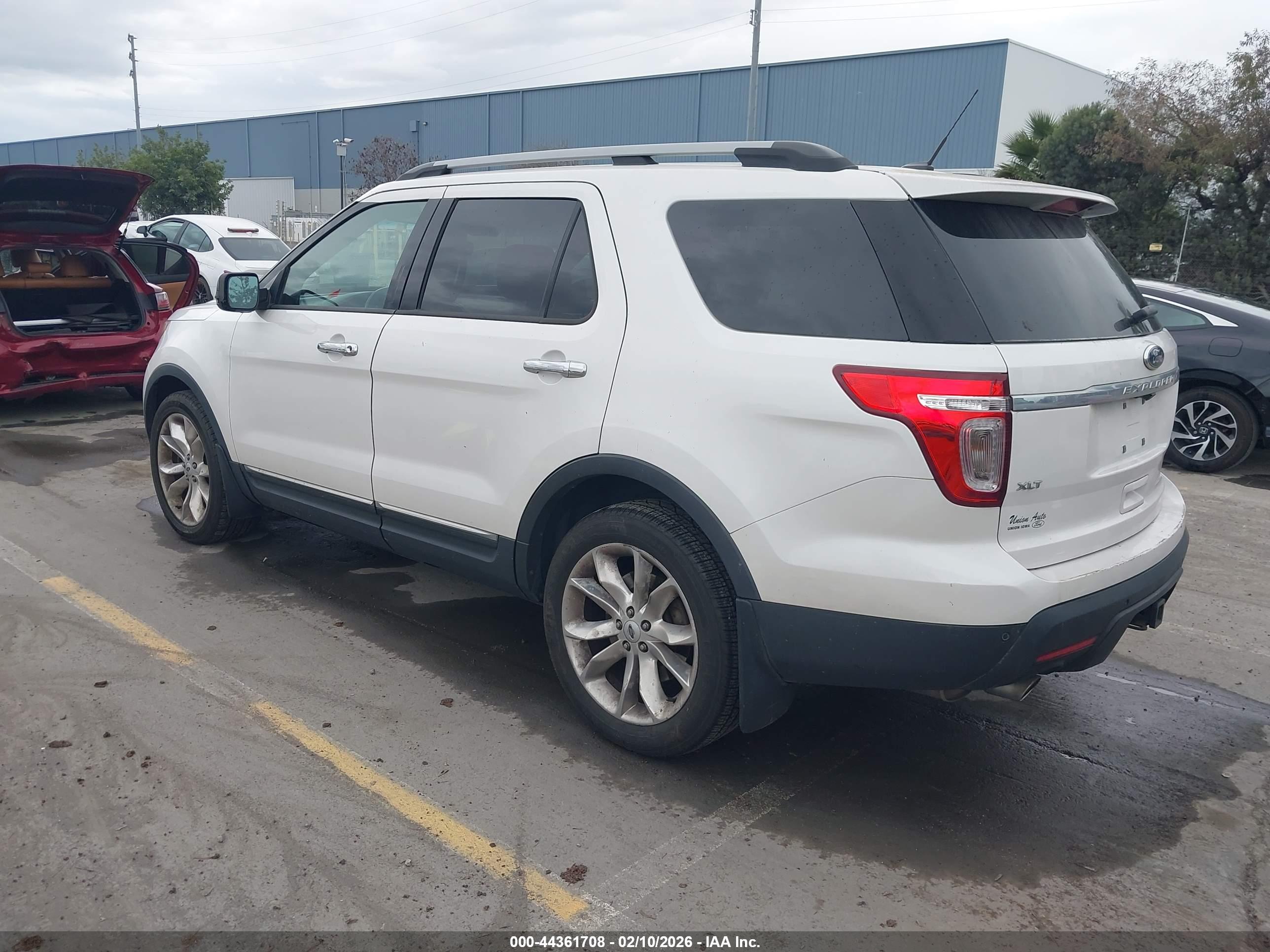 FORD EXPLORER image 3