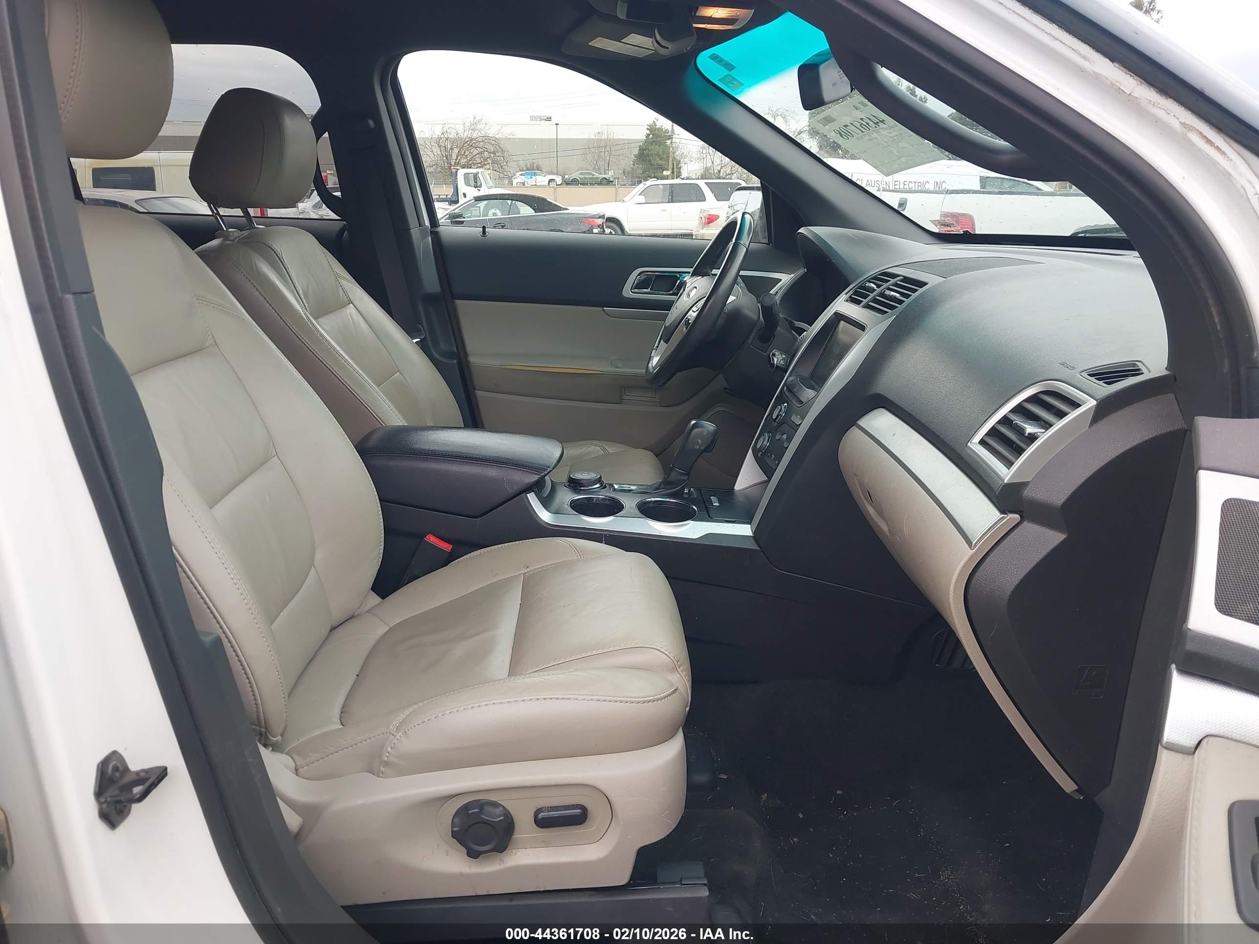 FORD EXPLORER image 5