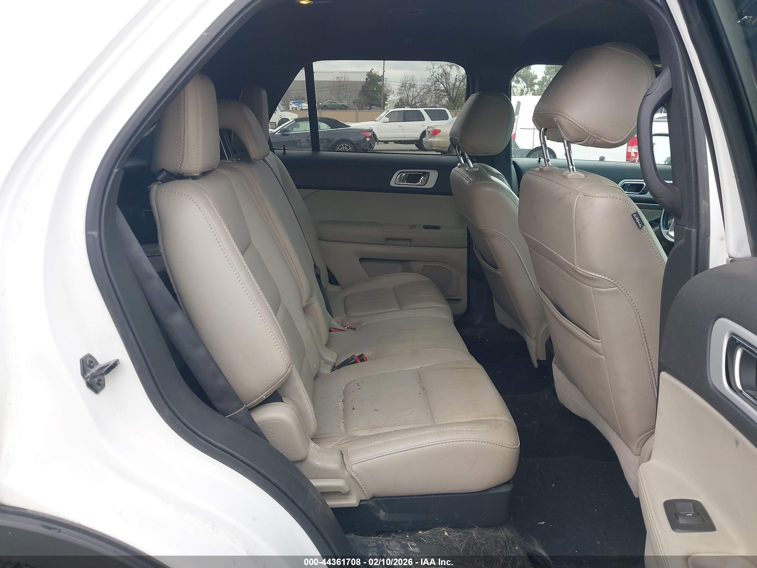 FORD EXPLORER image 8