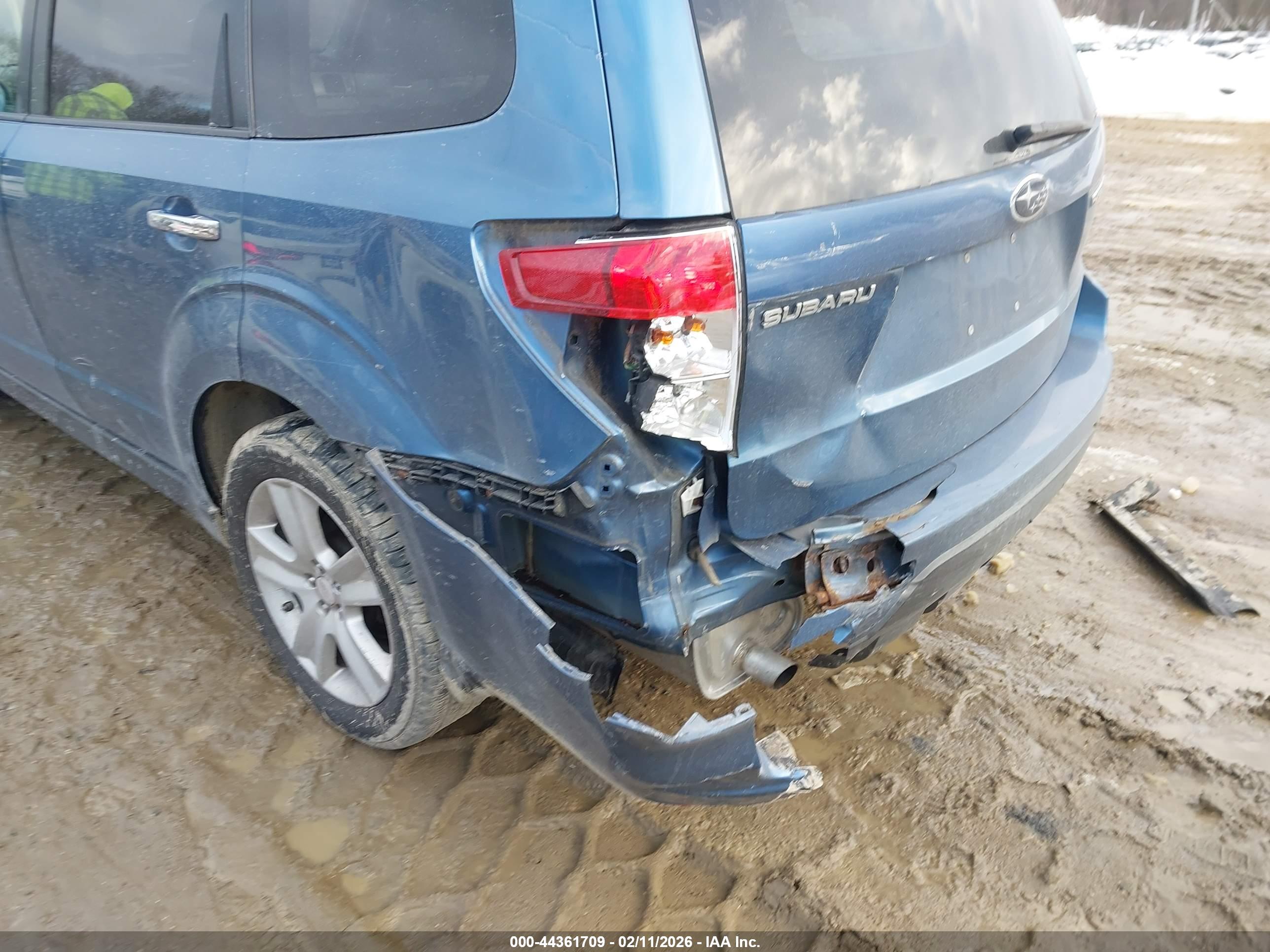 SUBARU FORESTER image 6