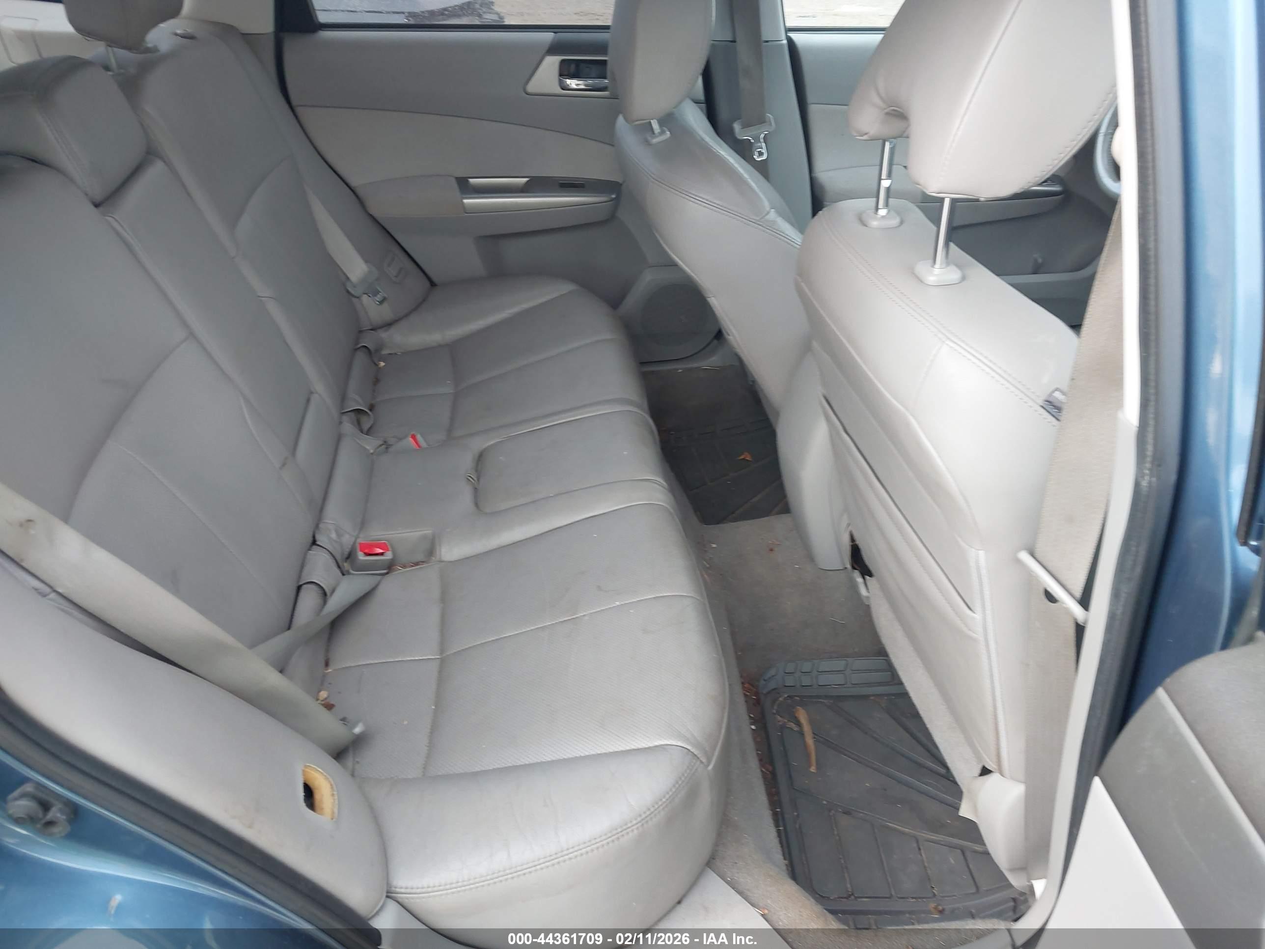 SUBARU FORESTER image 8