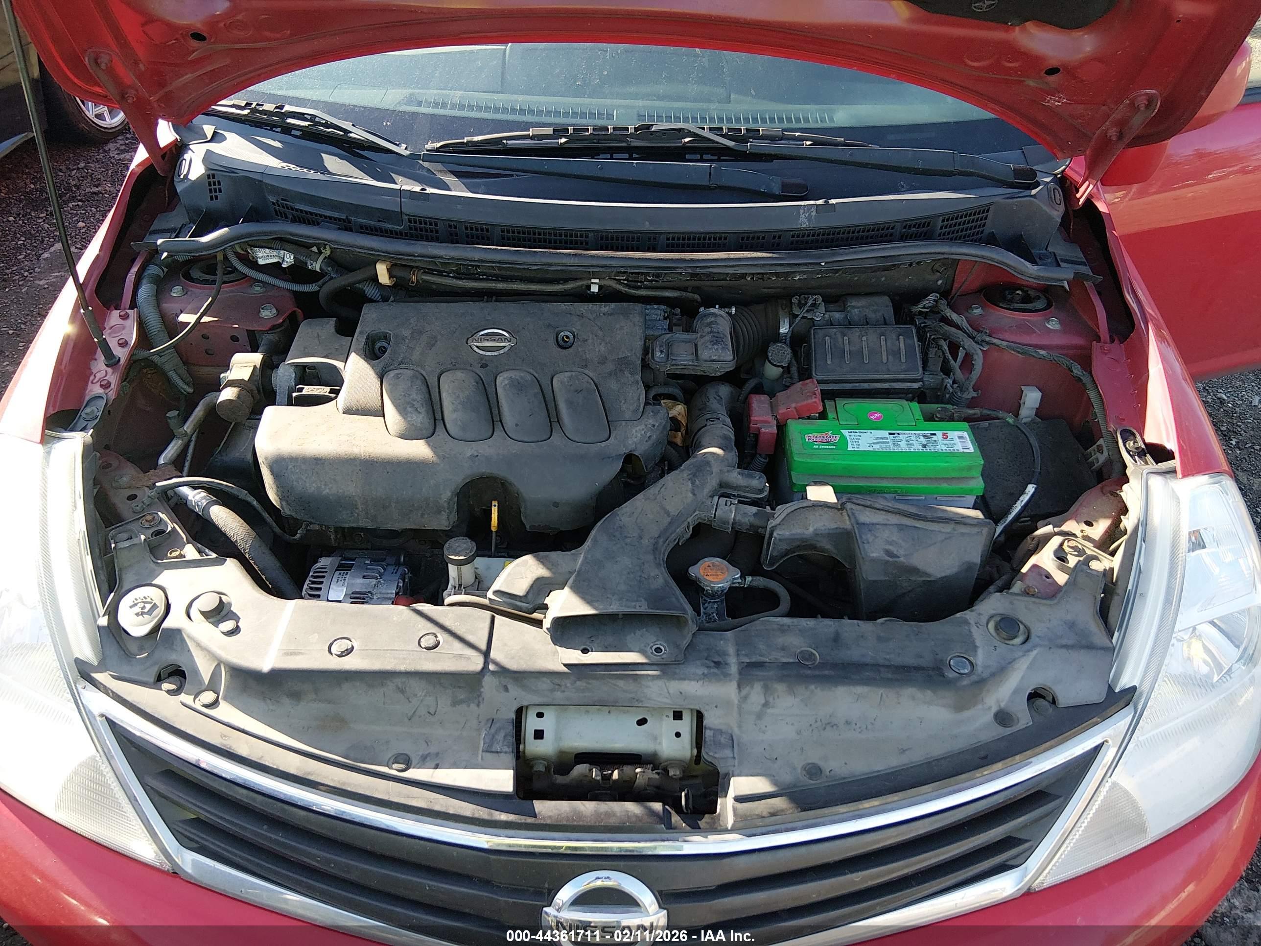 NISSAN VERSA image 10