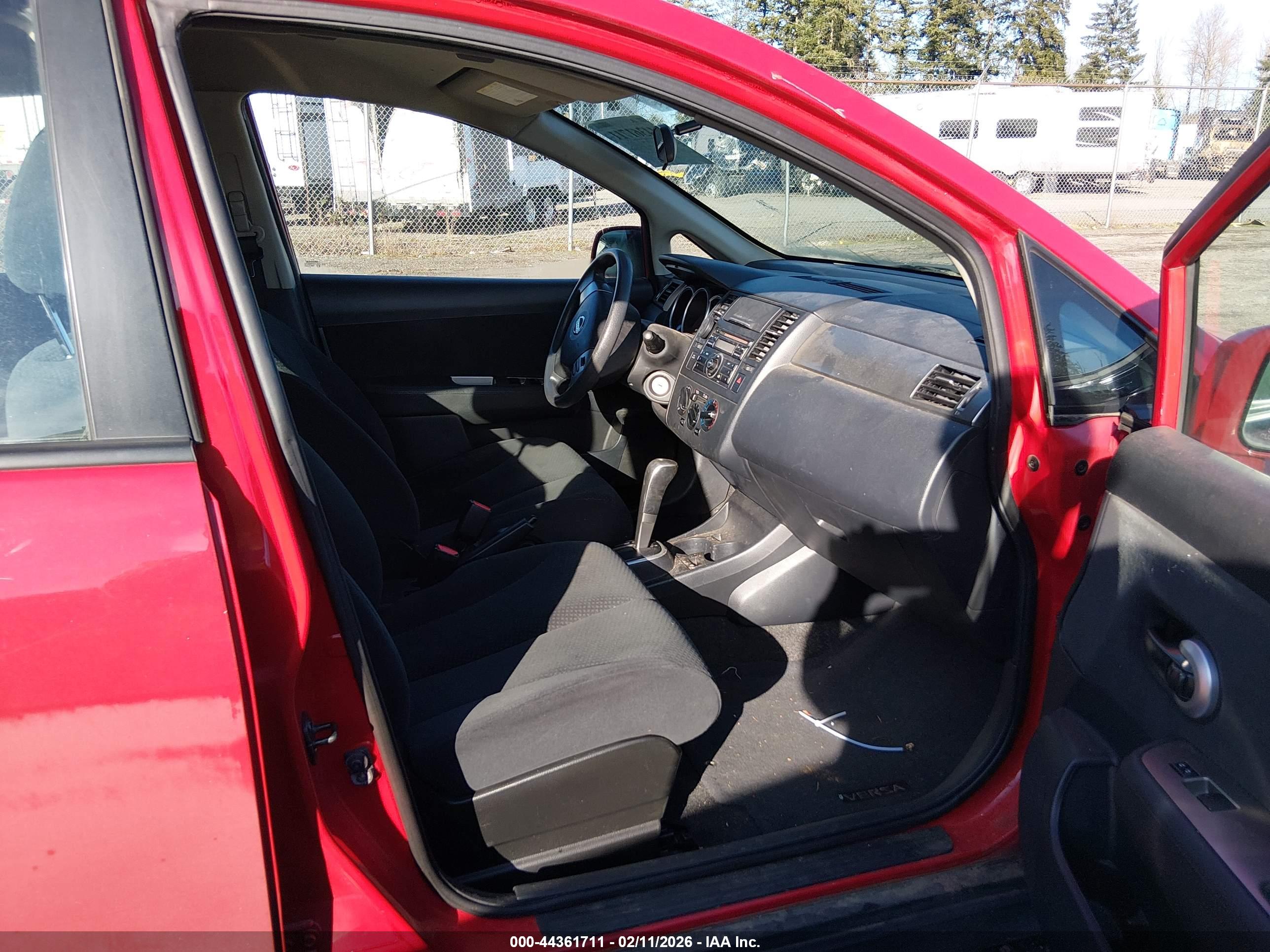 NISSAN VERSA image 5