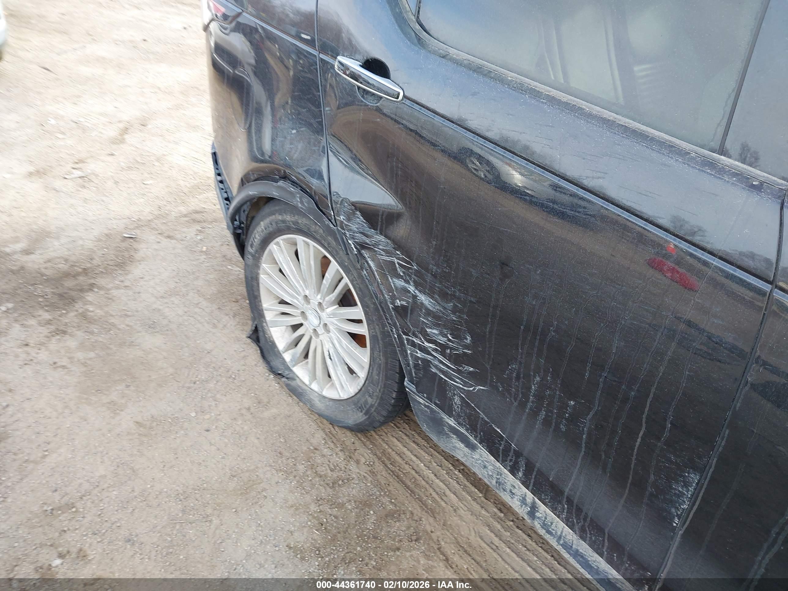 LAND ROVER image 6