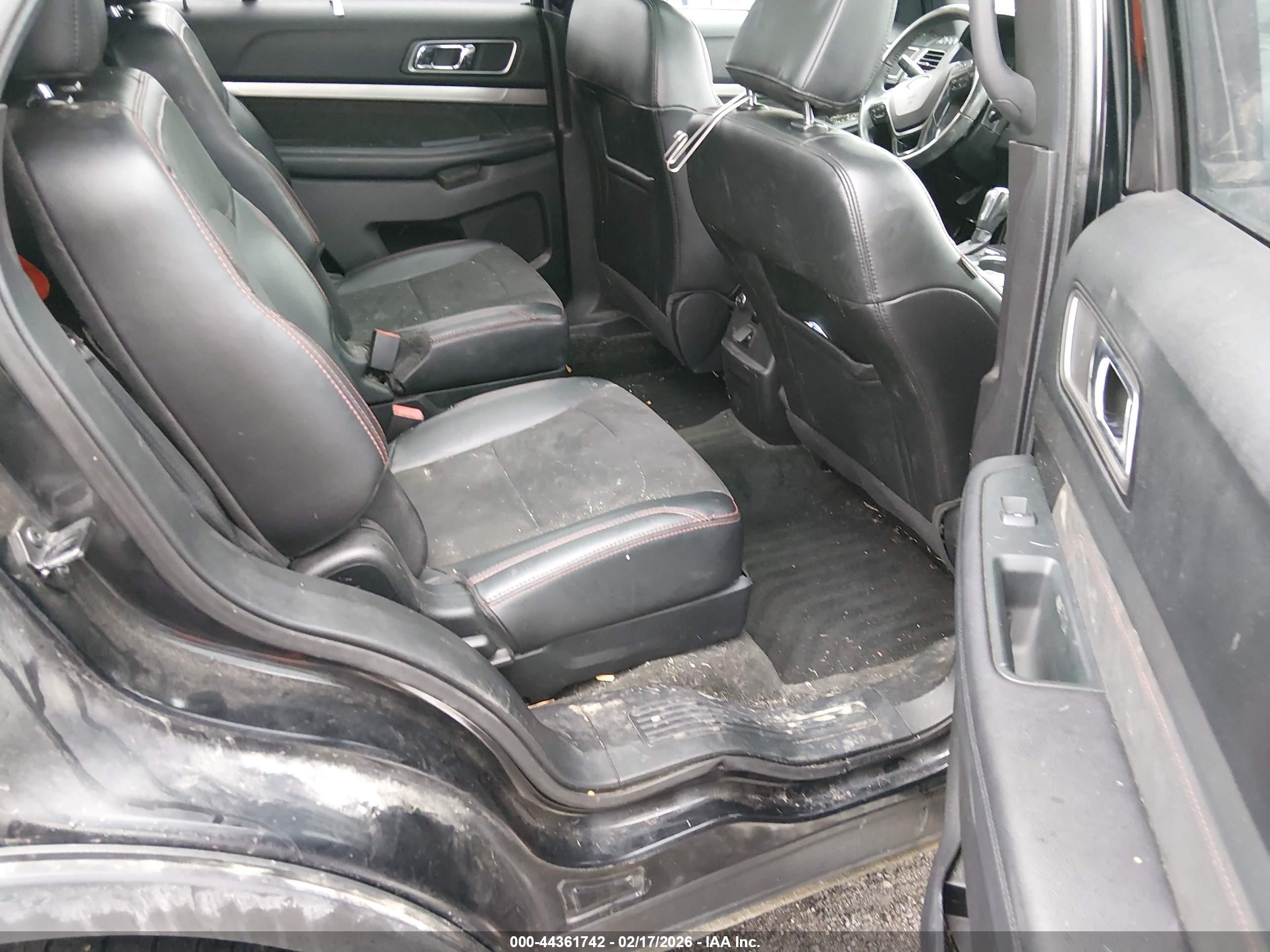 FORD EXPLORER image 8