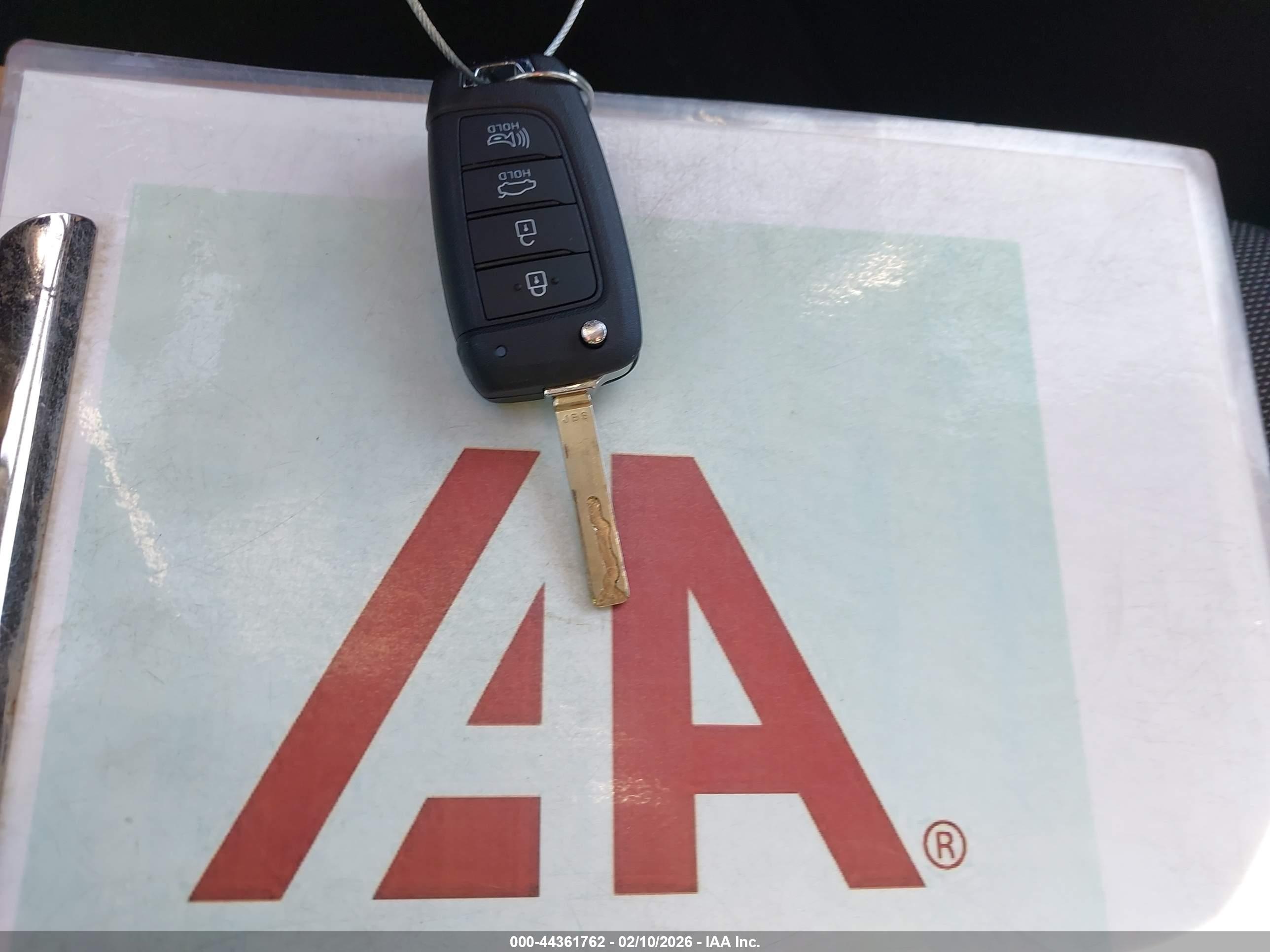 HYUNDAI ELANTRA image 11