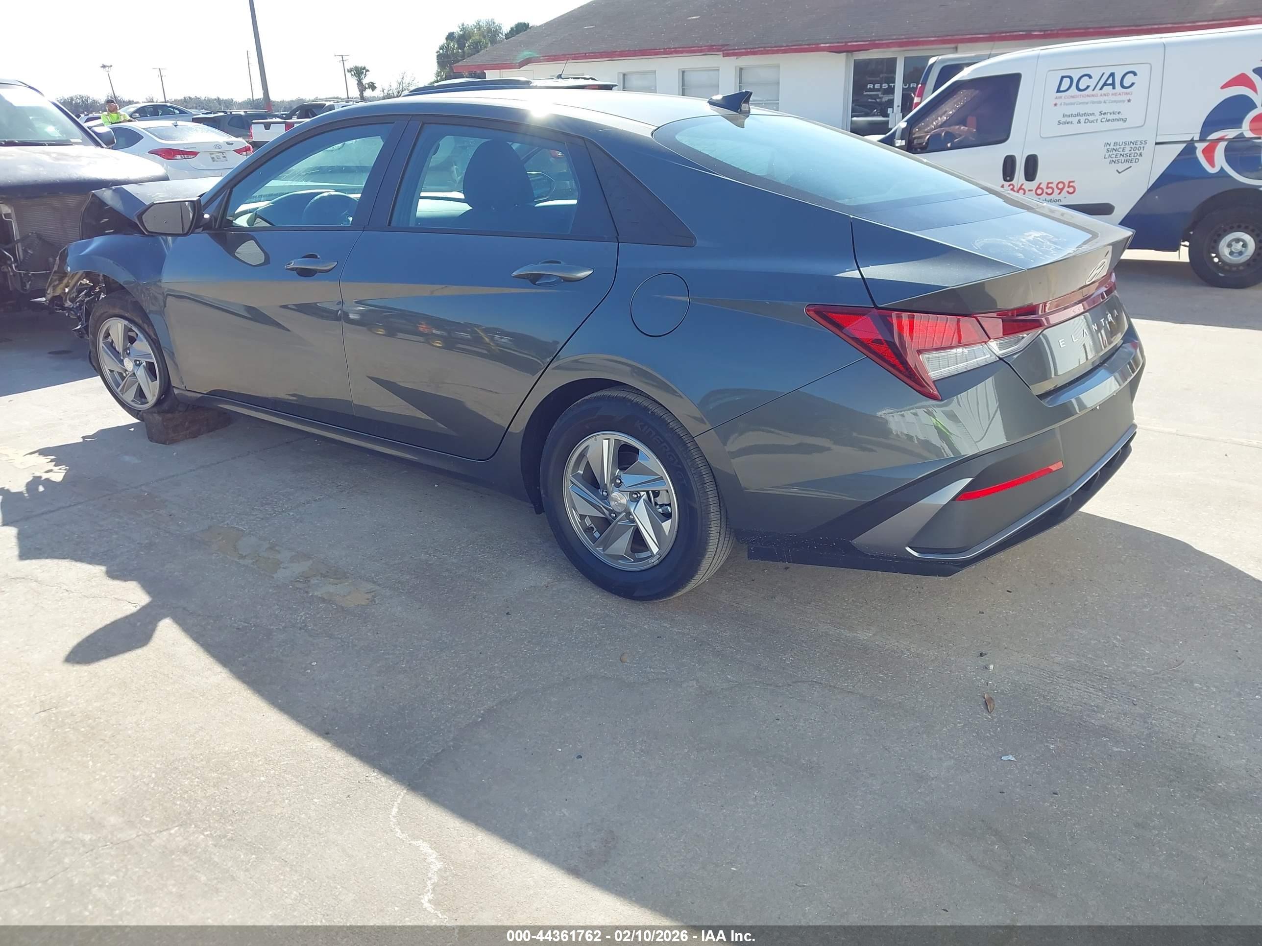 HYUNDAI ELANTRA image 3