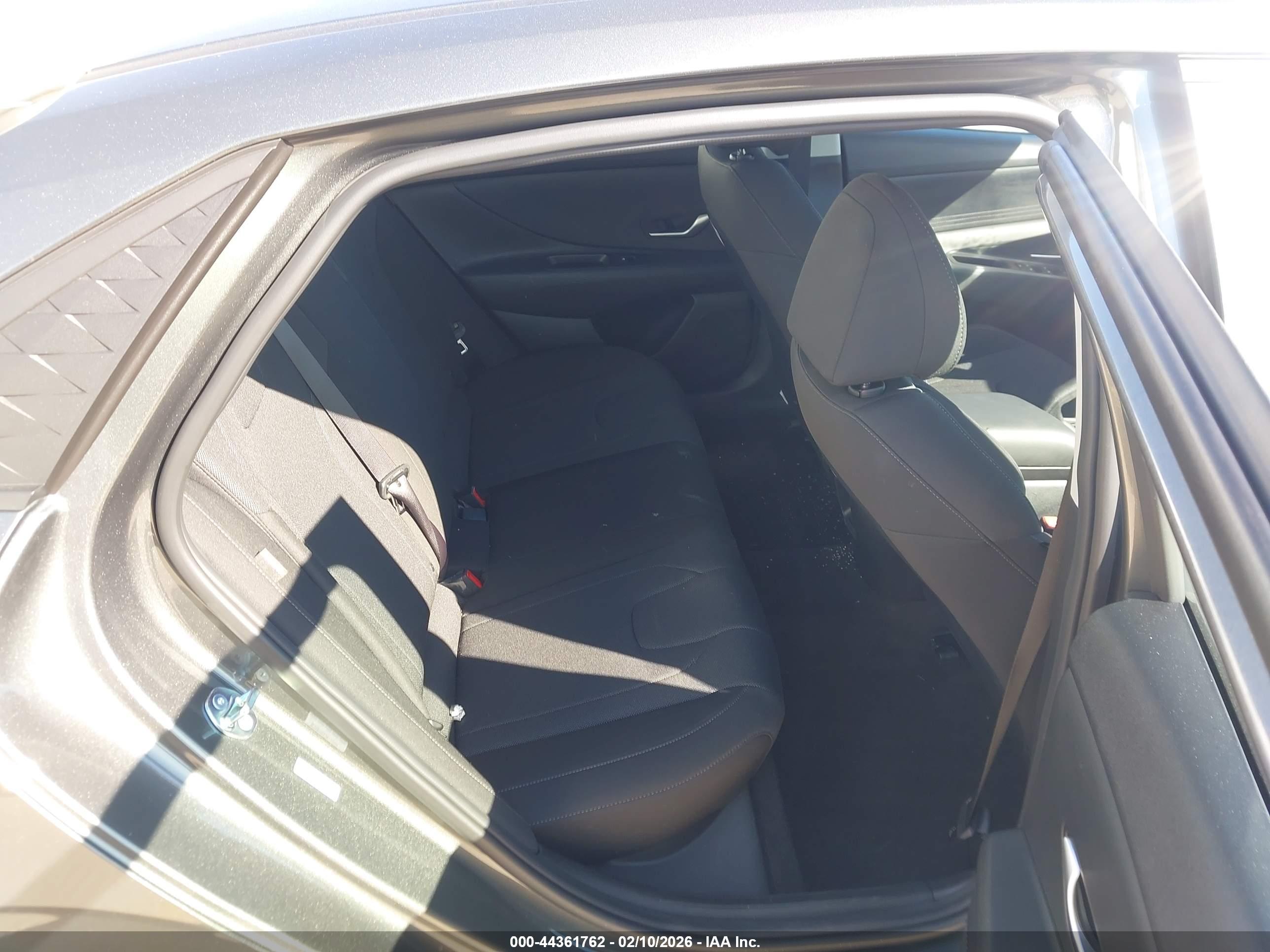 HYUNDAI ELANTRA image 8