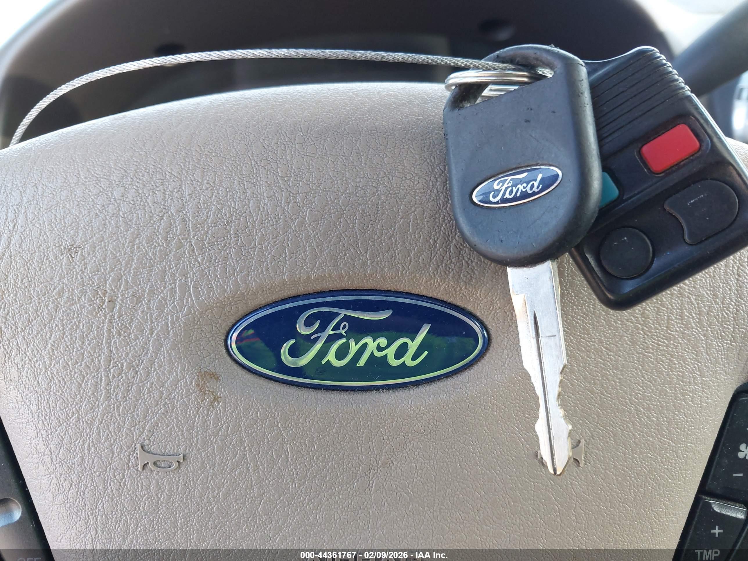 FORD EXPEDITION image 11