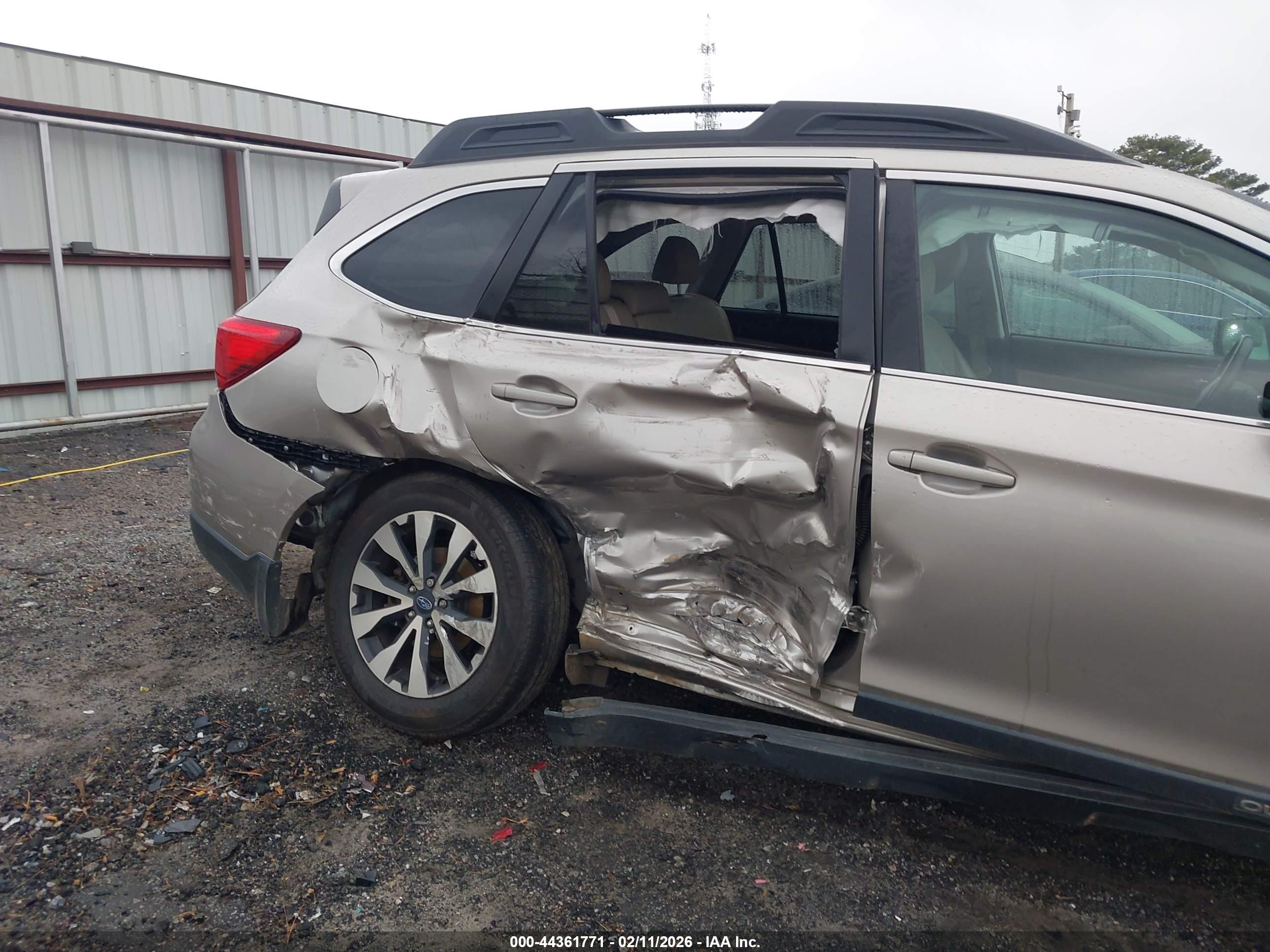 SUBARU OUTBACK image 6