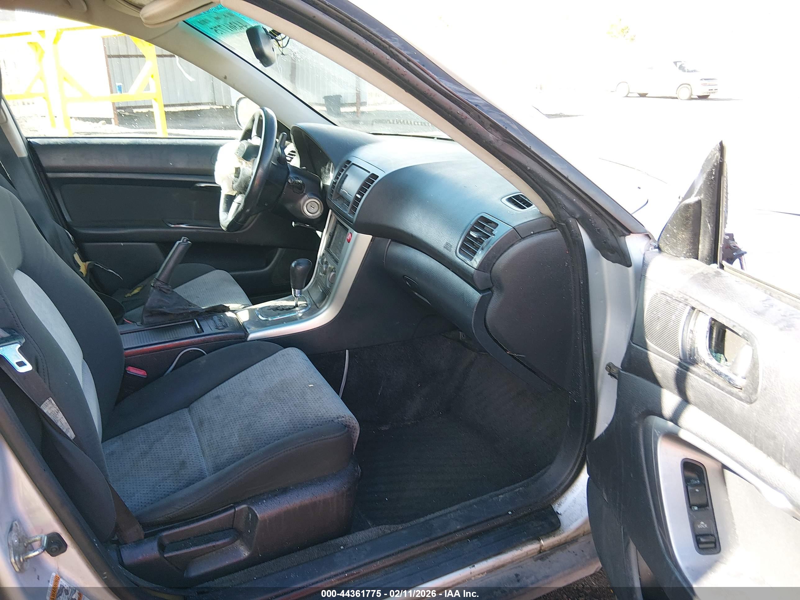 SUBARU OUTBACK image 5