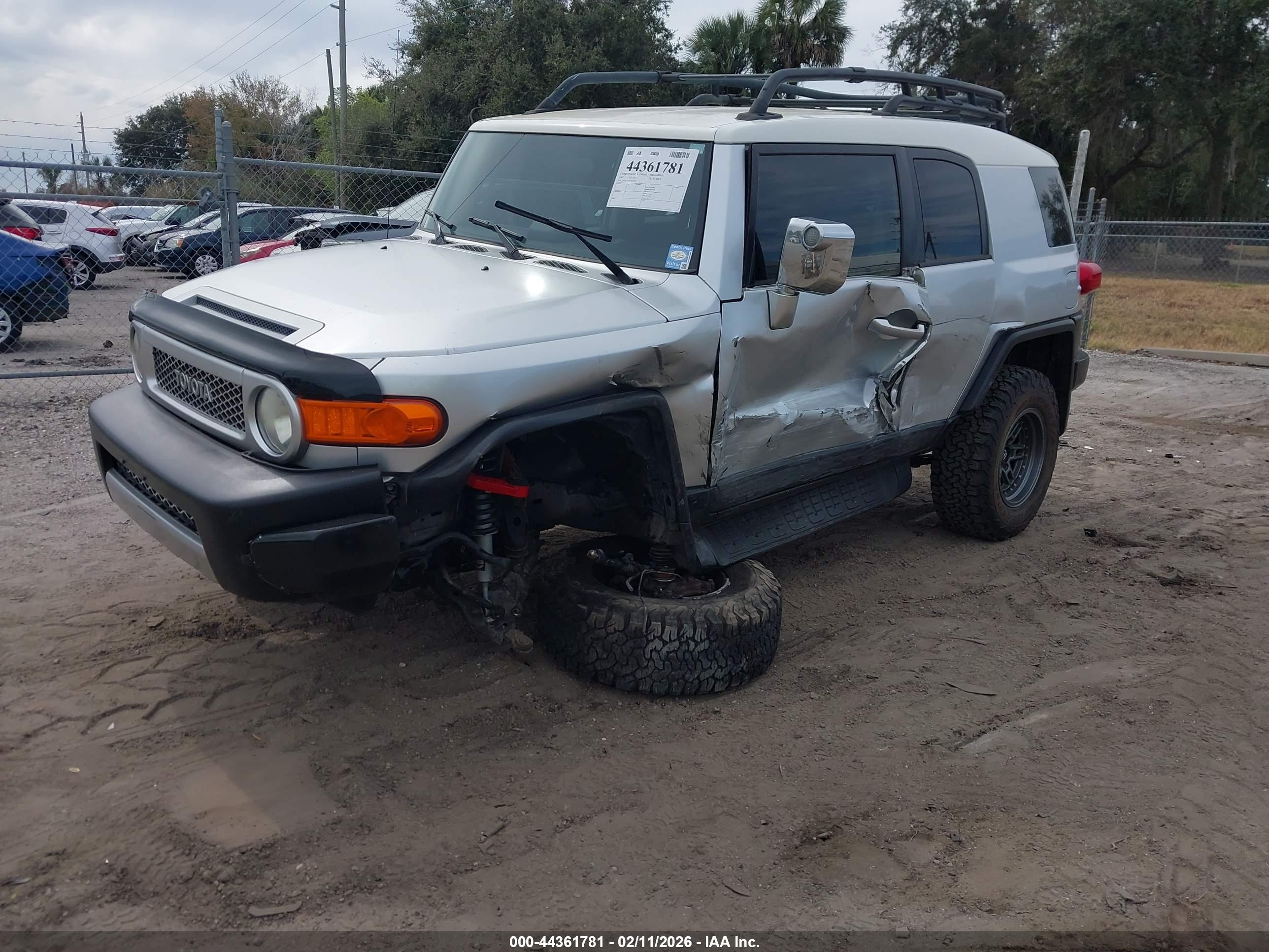 TOYOTA FJ image 2