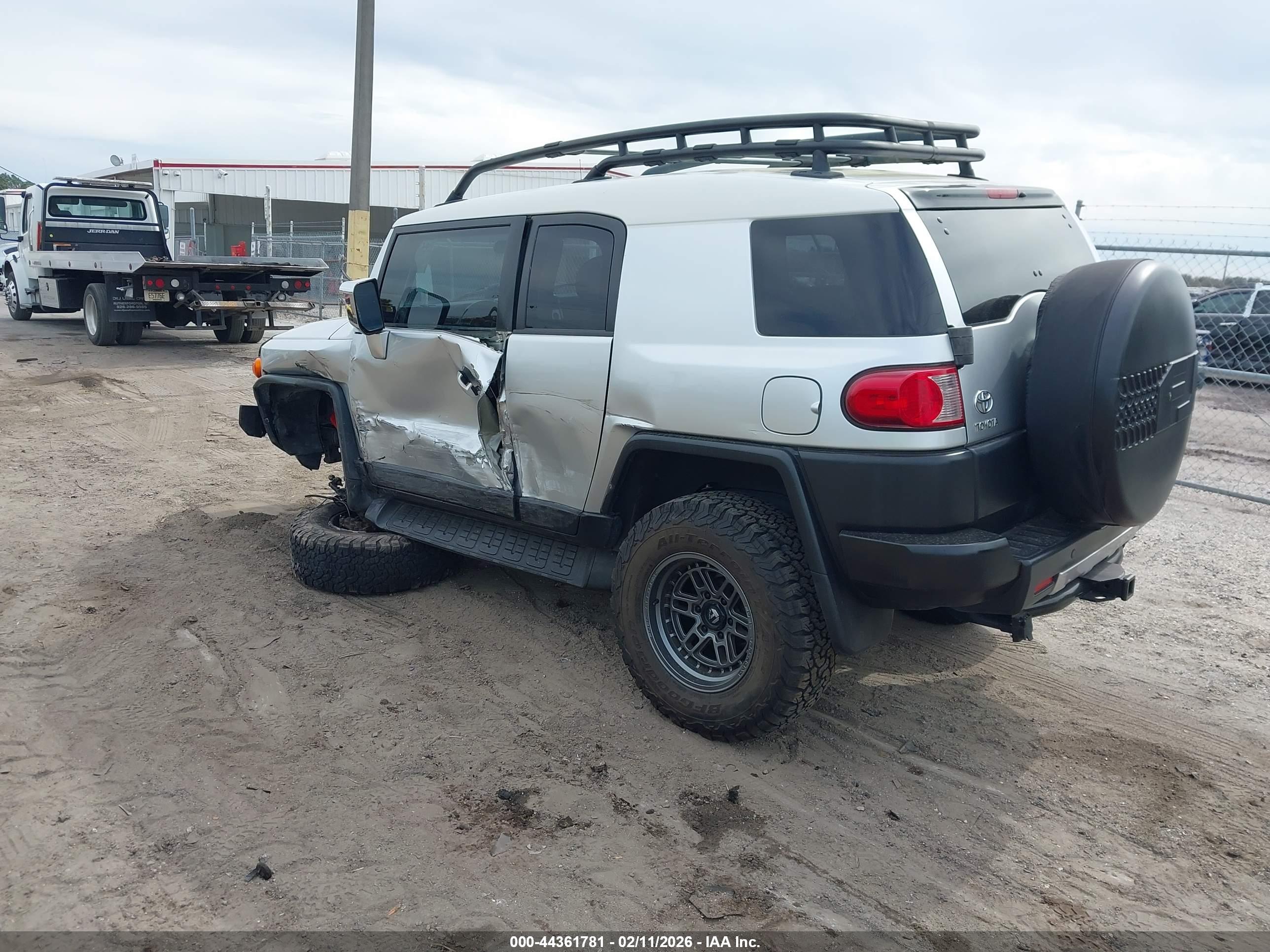 TOYOTA FJ image 3
