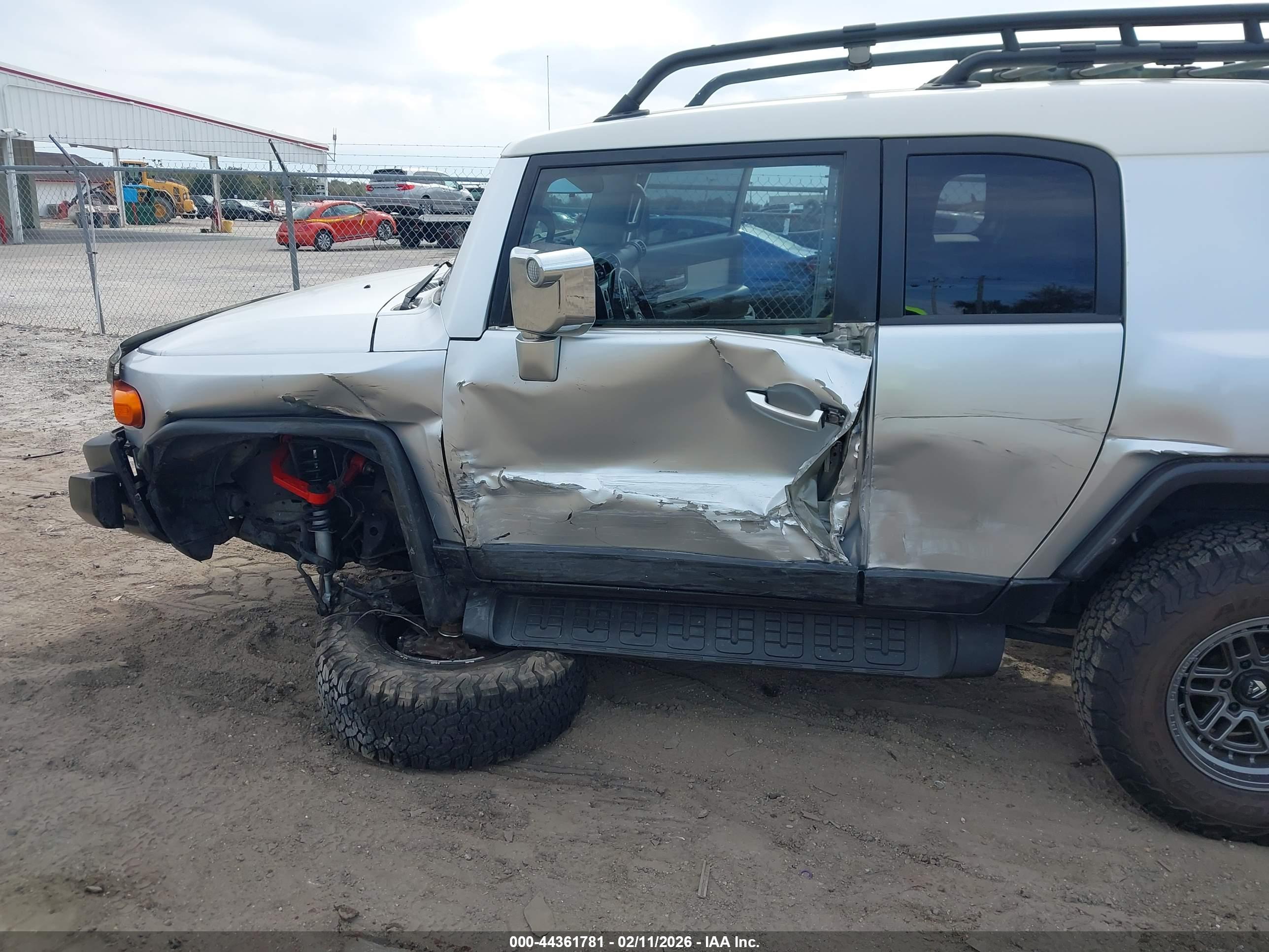 TOYOTA FJ image 6