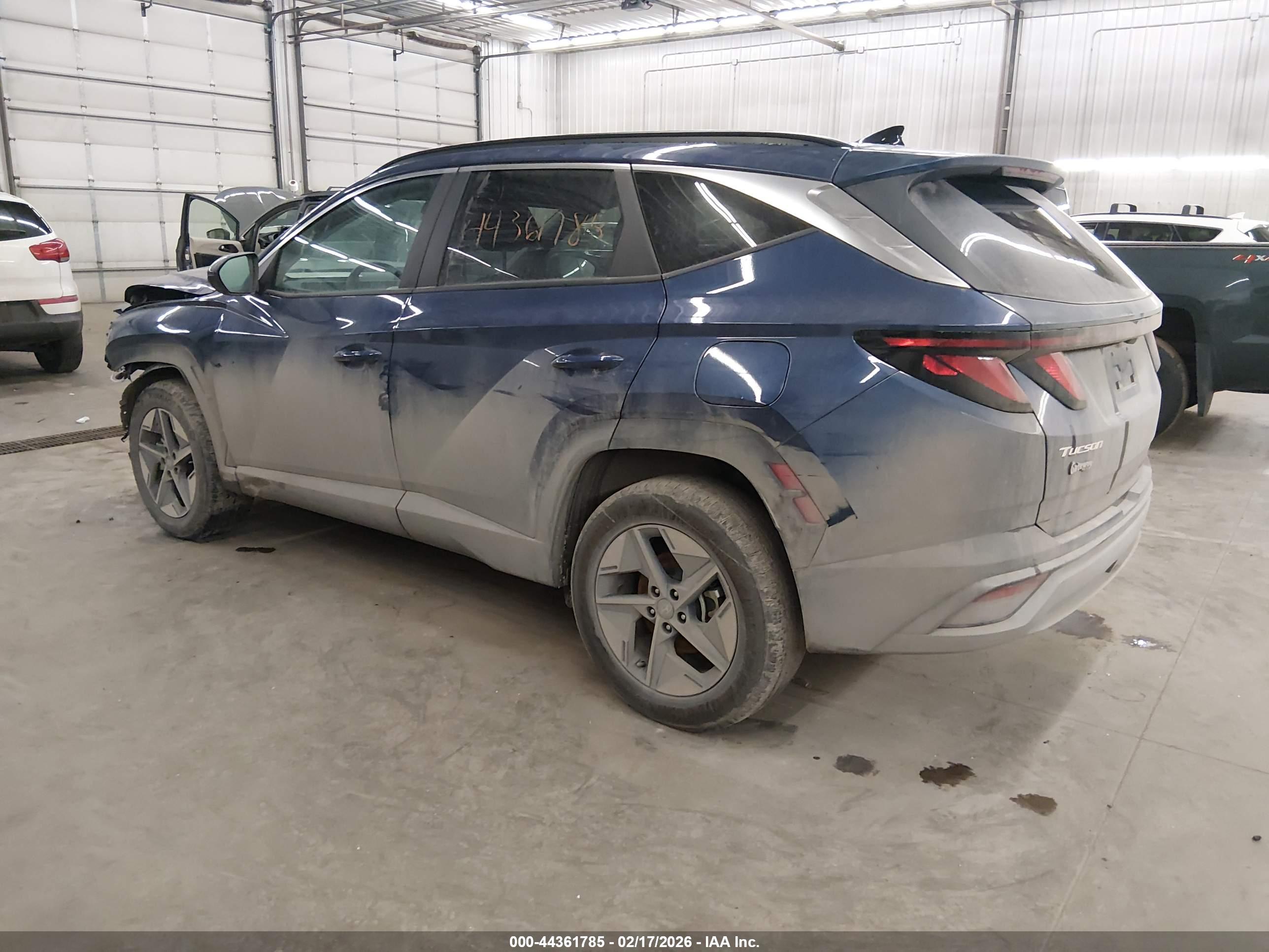 HYUNDAI TUCSON image 3