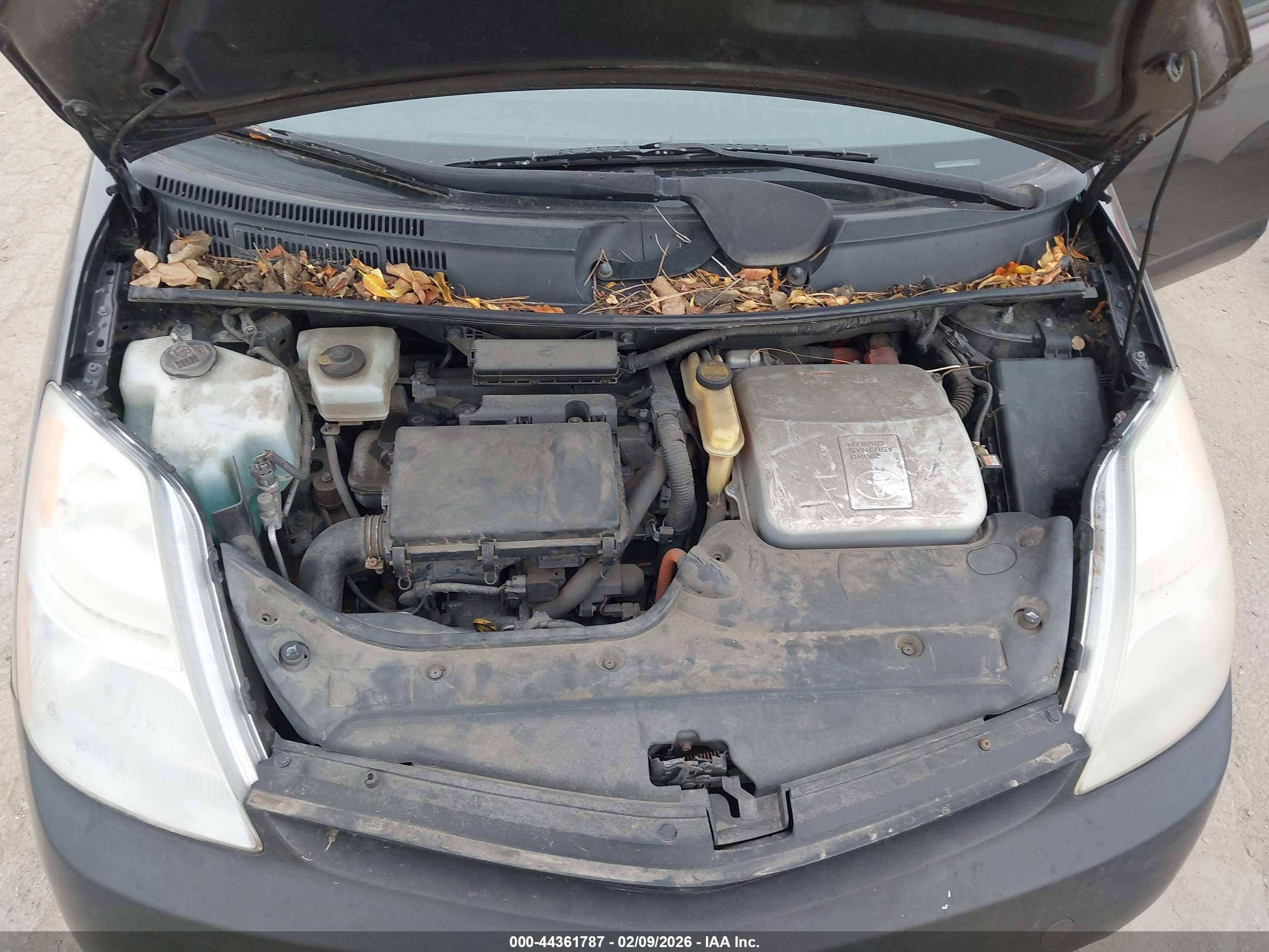 TOYOTA PRIUS image 10