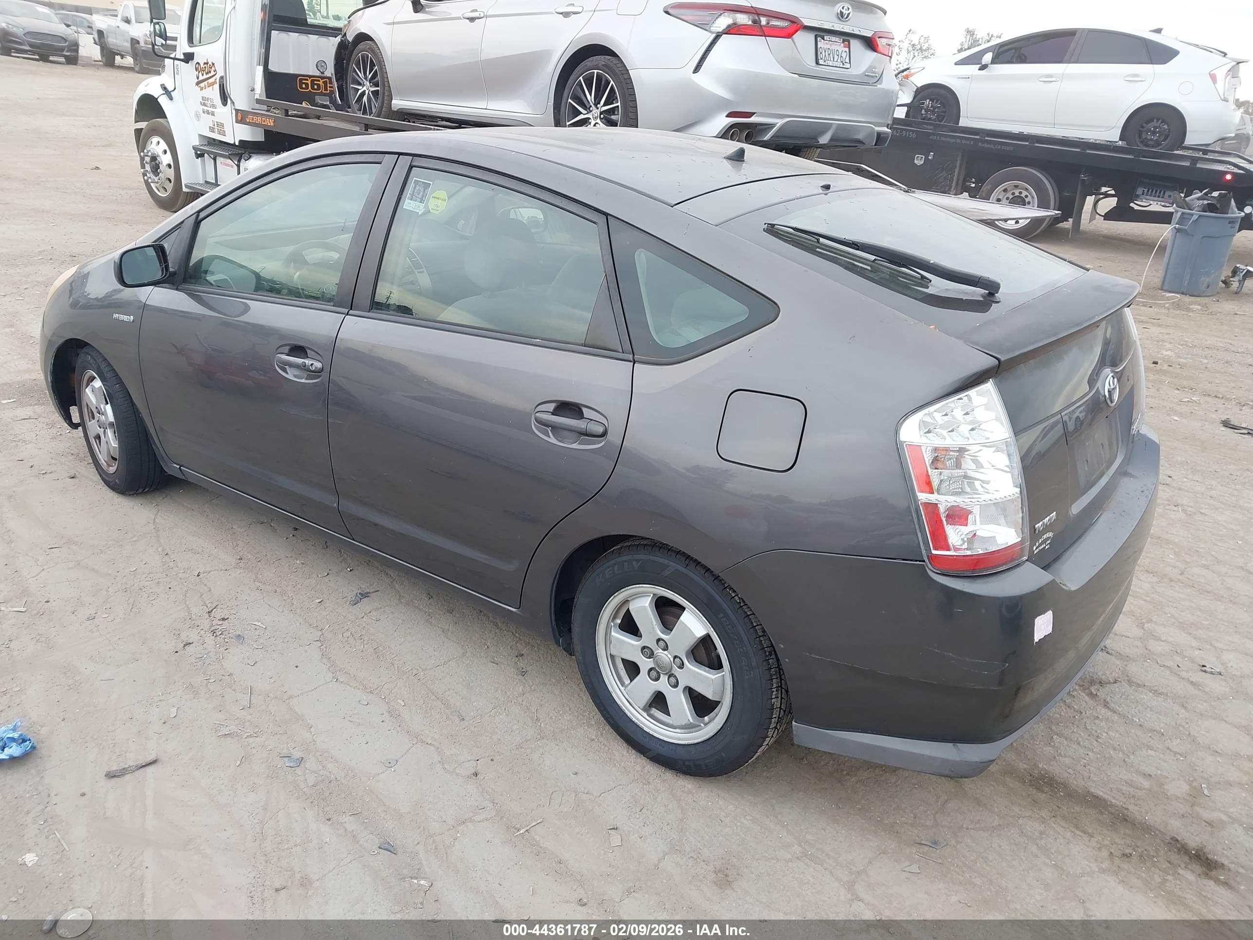 TOYOTA PRIUS image 3
