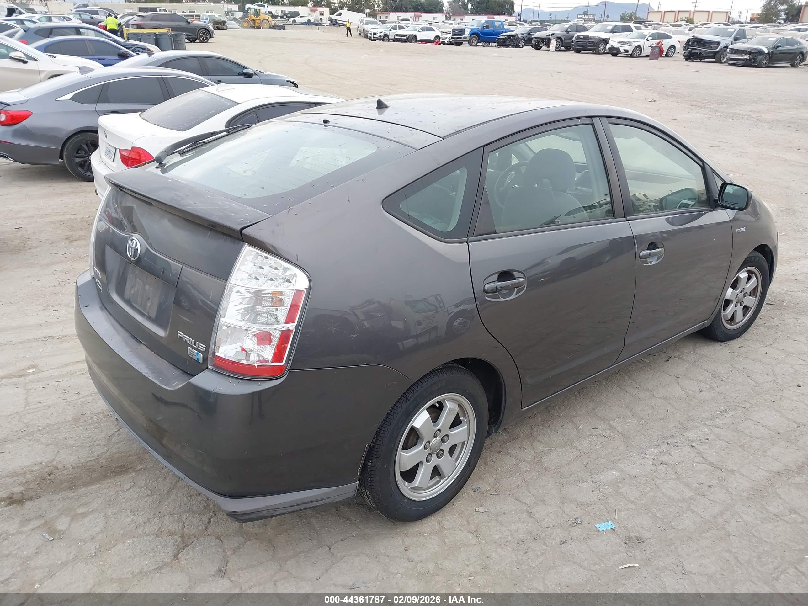 TOYOTA PRIUS image 4