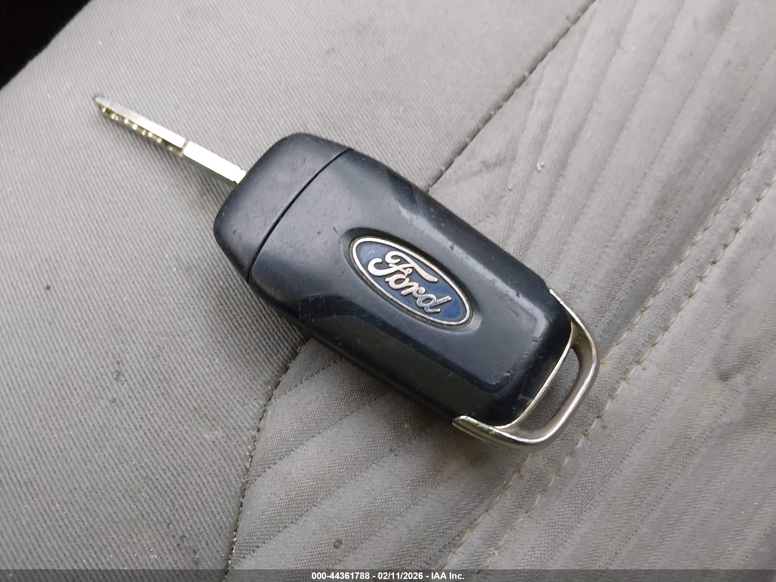 FORD FUSION image 11