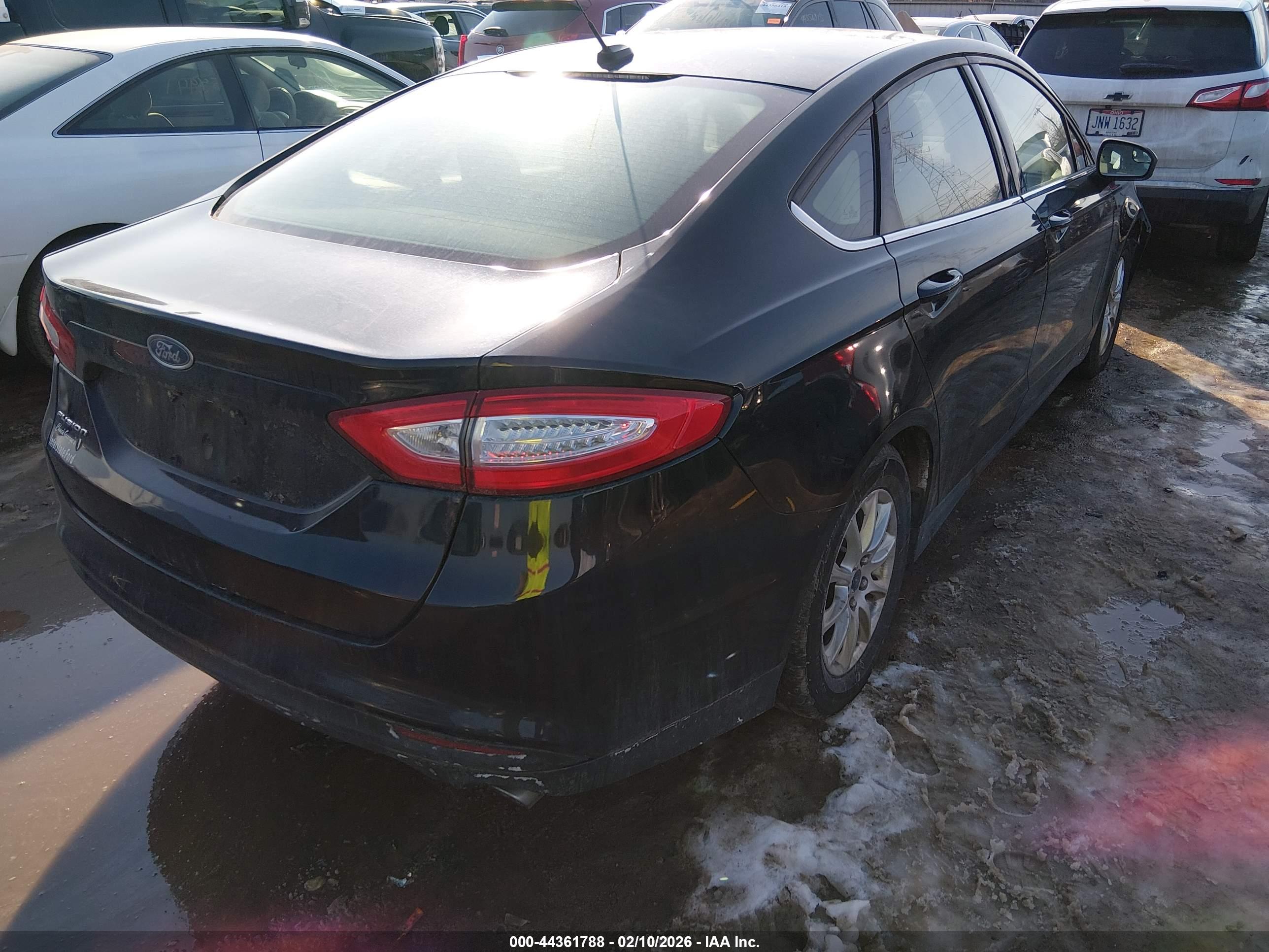 FORD FUSION image 4