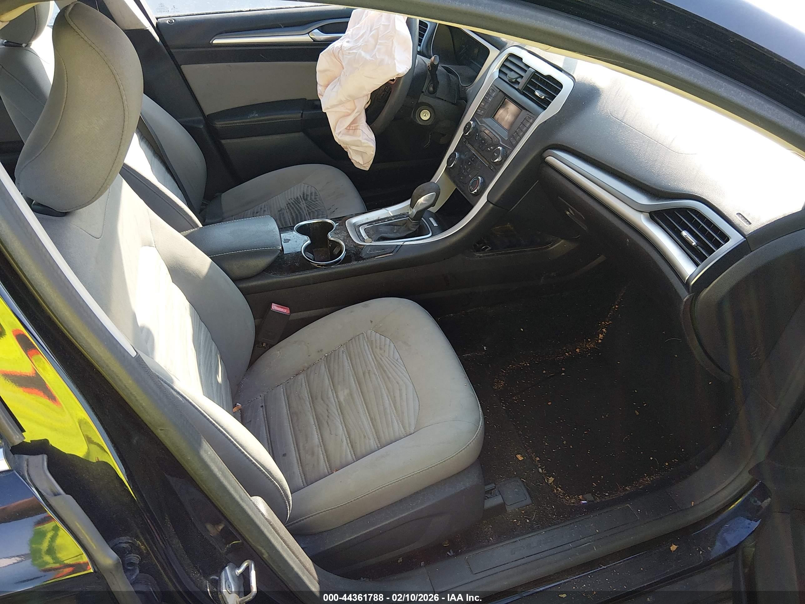 FORD FUSION image 5