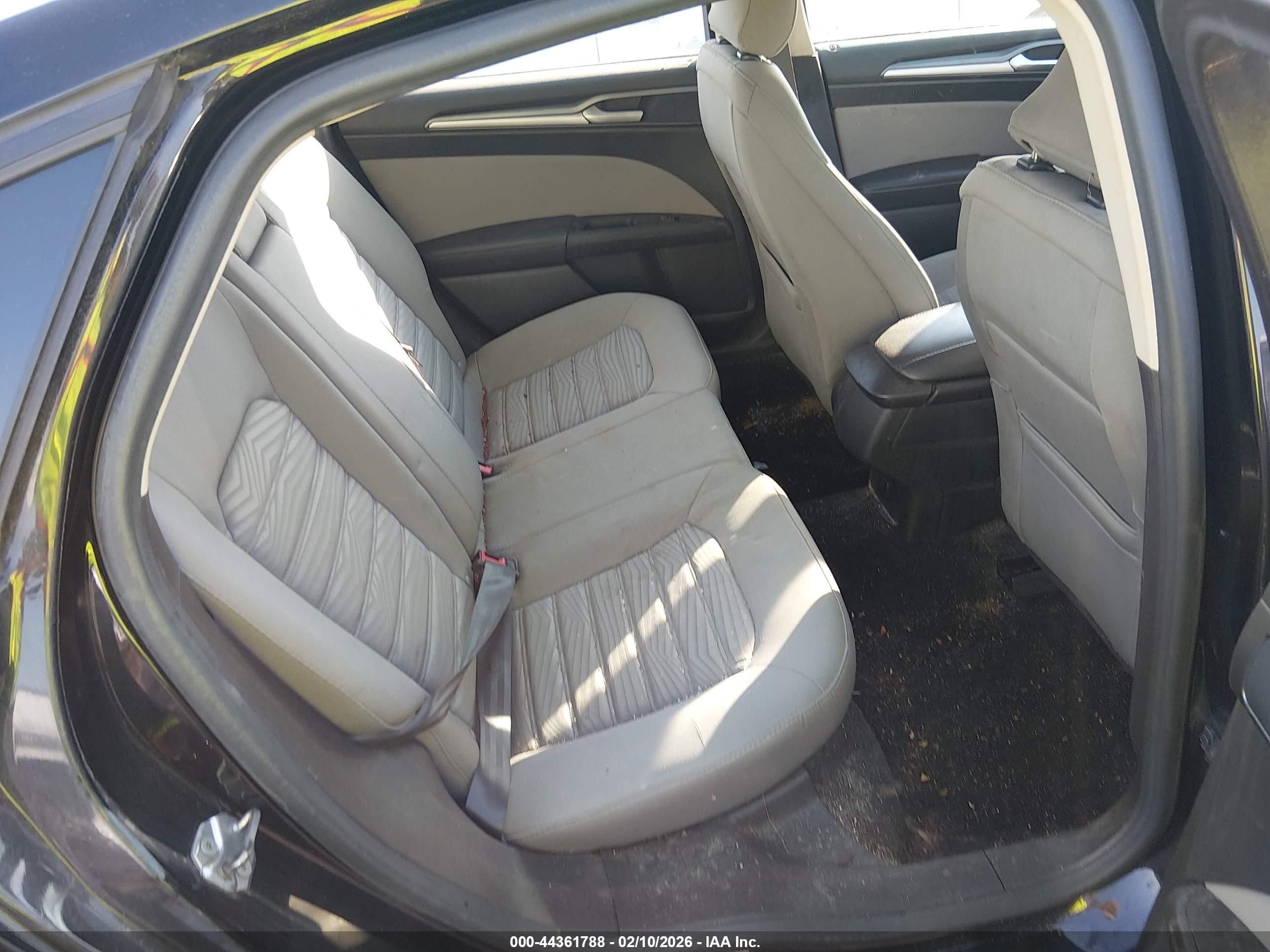 FORD FUSION image 8