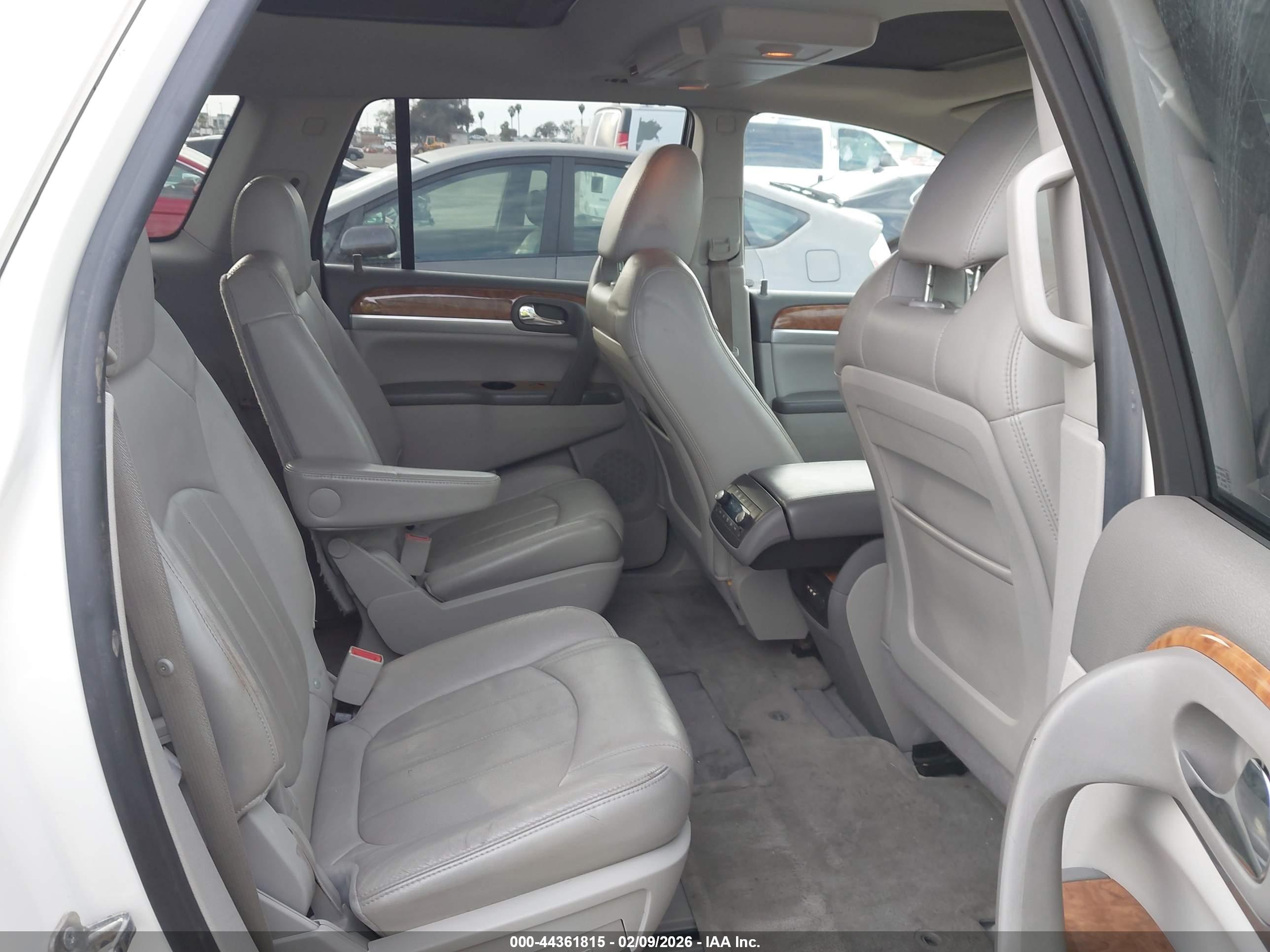 BUICK ENCLAVE image 8