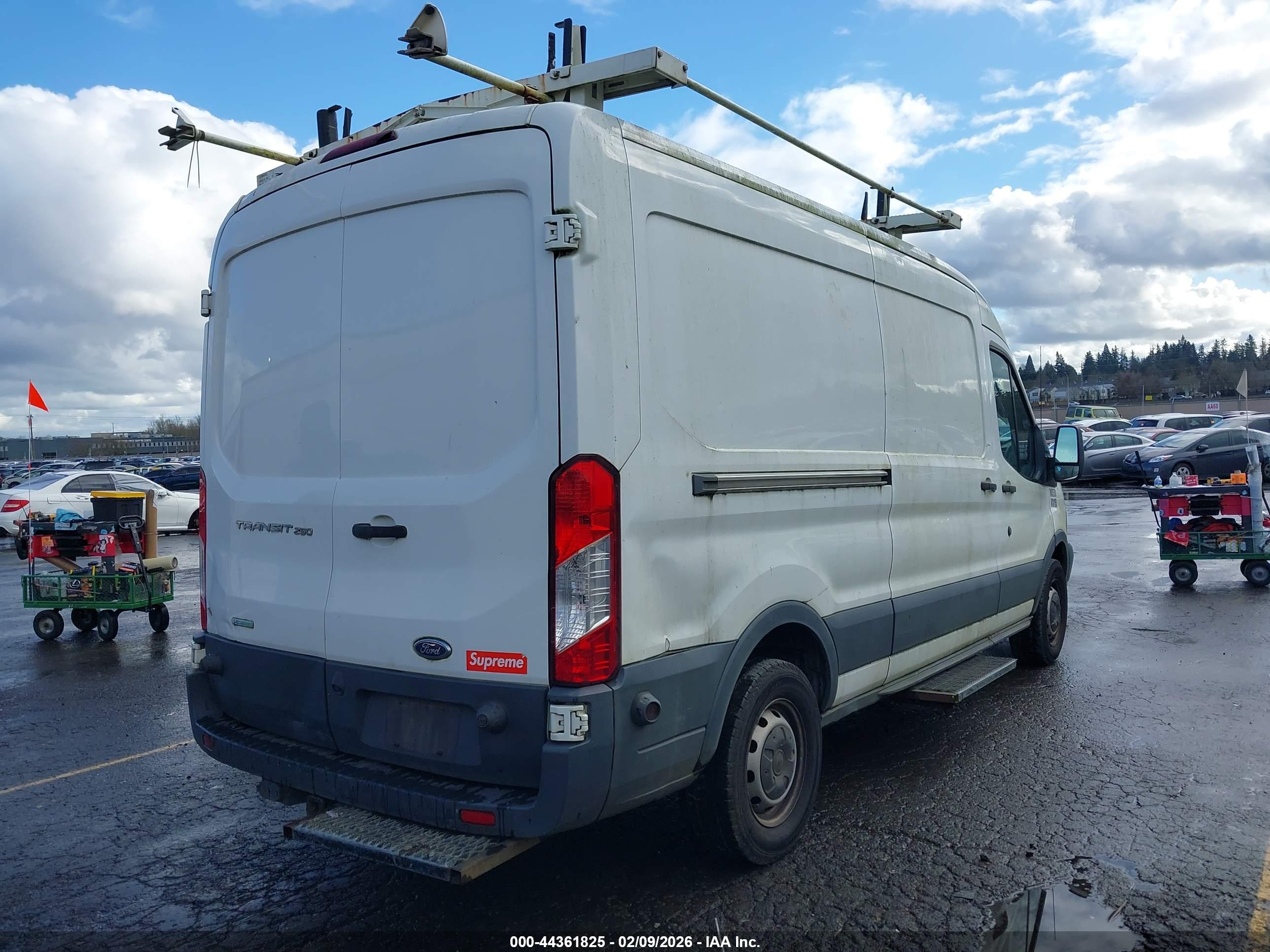 FORD TRANSIT-250 image 4