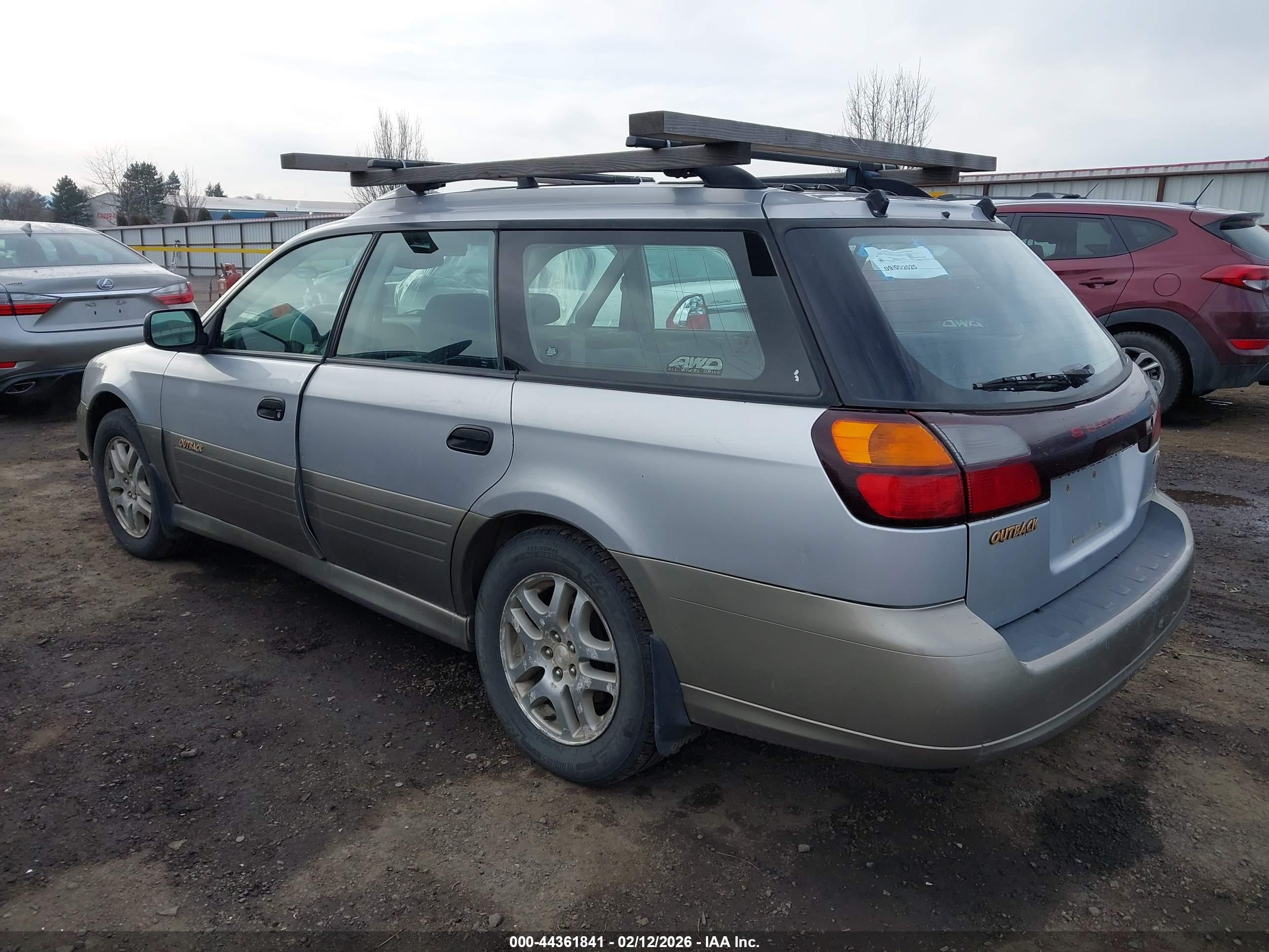 SUBARU OUTBACK image 3