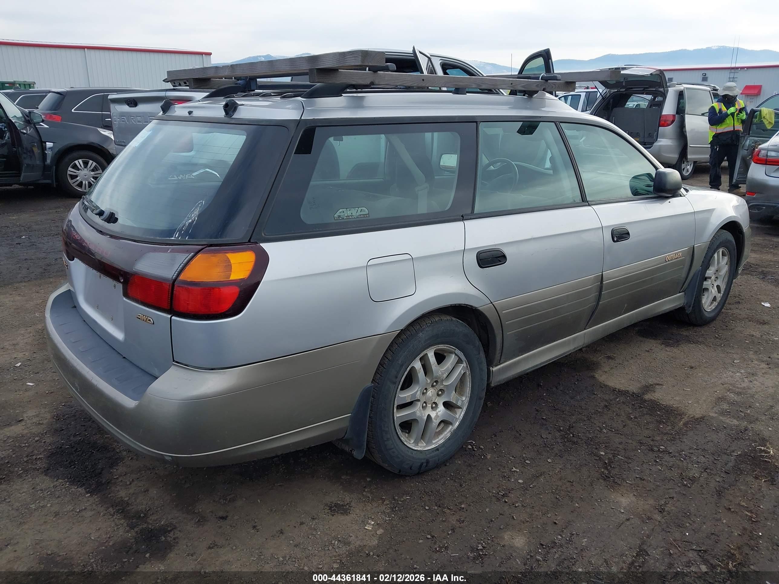 SUBARU OUTBACK image 4