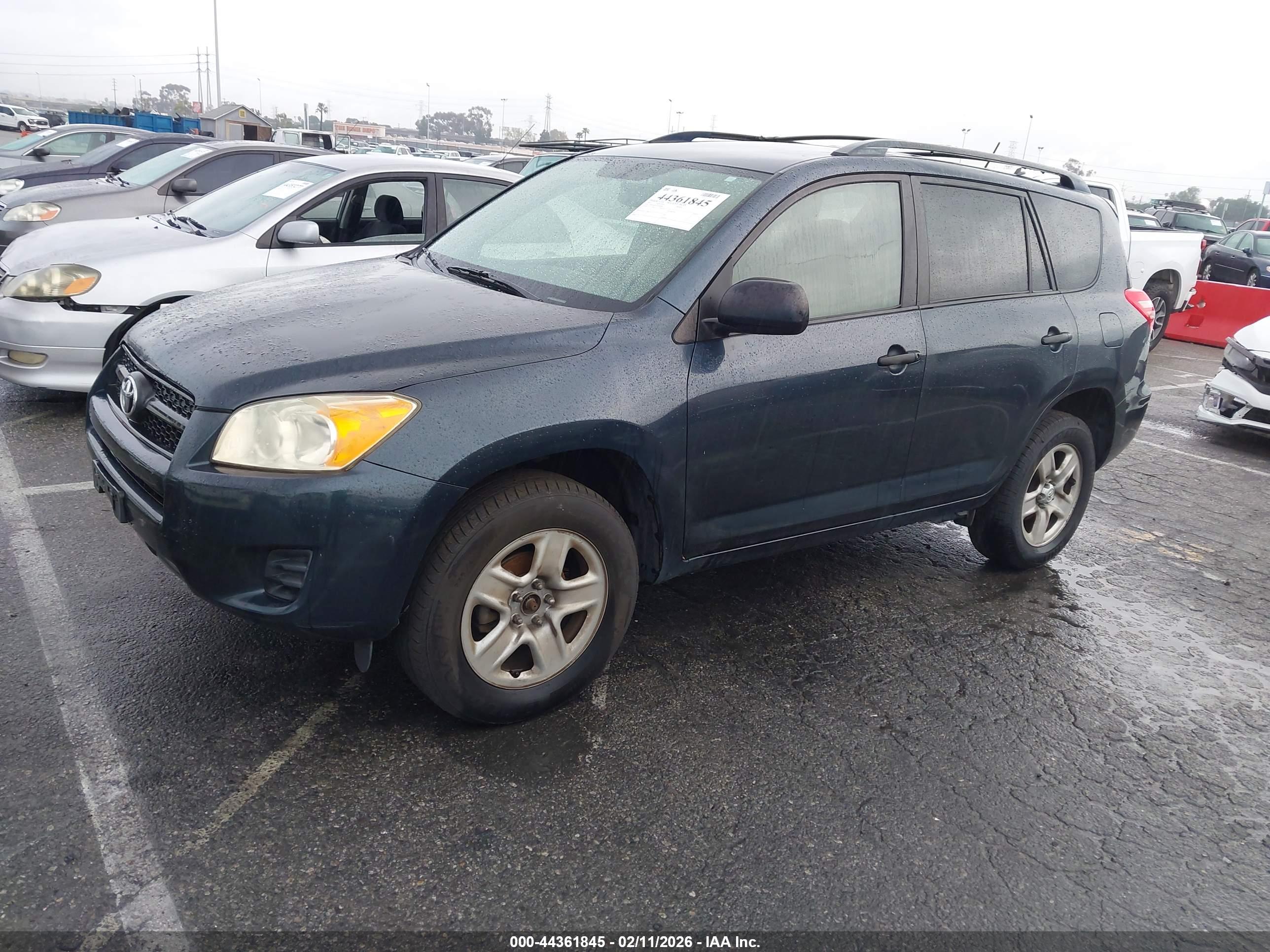 TOYOTA RAV4 image 2