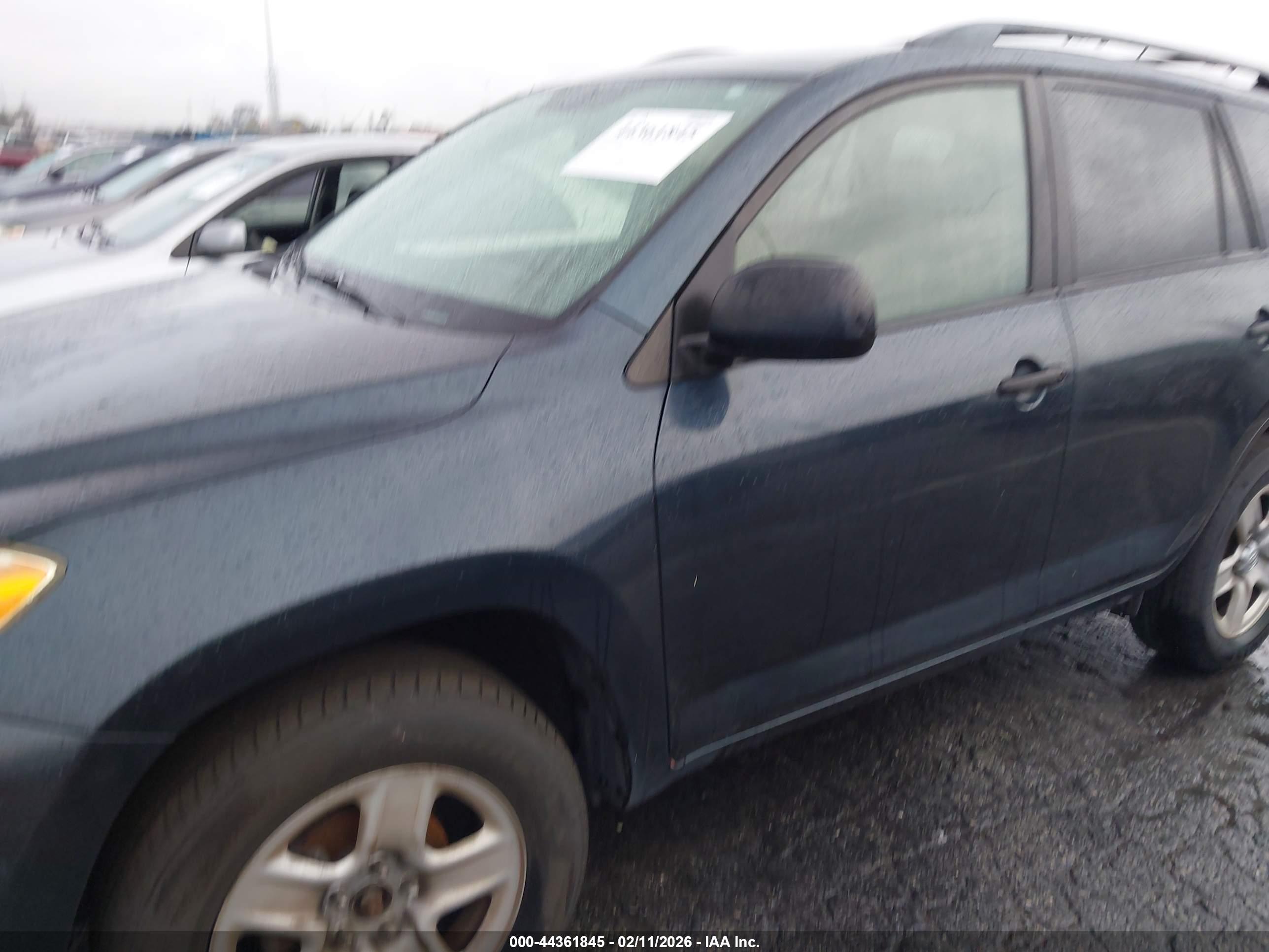 TOYOTA RAV4 image 6